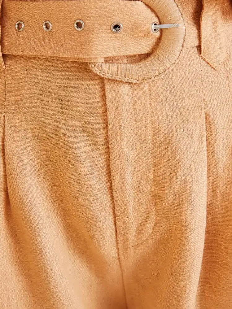 Pantalones cortos de sastre en beige - Imagen 5