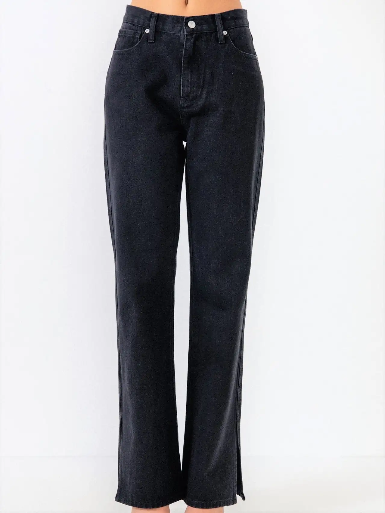 Jeans negros con detalle de abertura - Imagen 2