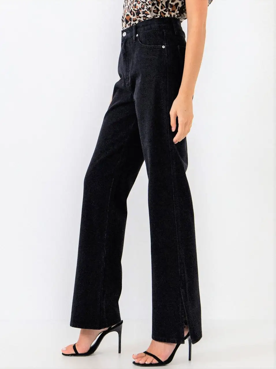 Jeans negros con detalle de abertura - Imagen 4