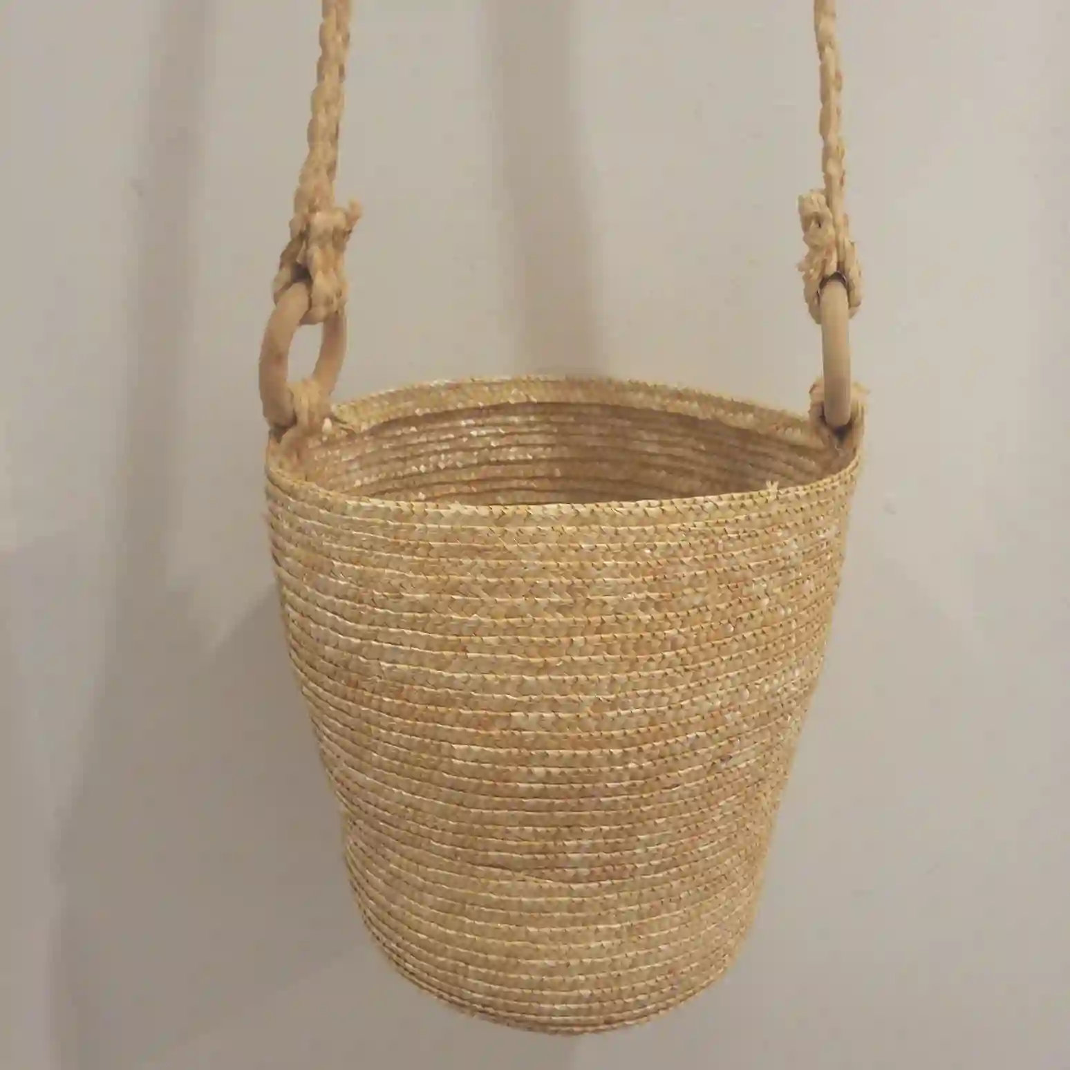 Bolso de paja tipo cubo