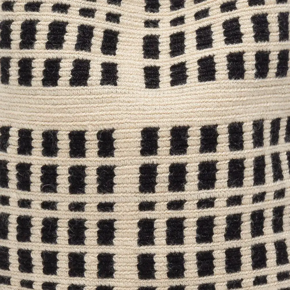Bandolera pequeña hecha a mano Wayuu negro y blanco roto - Imagen 3