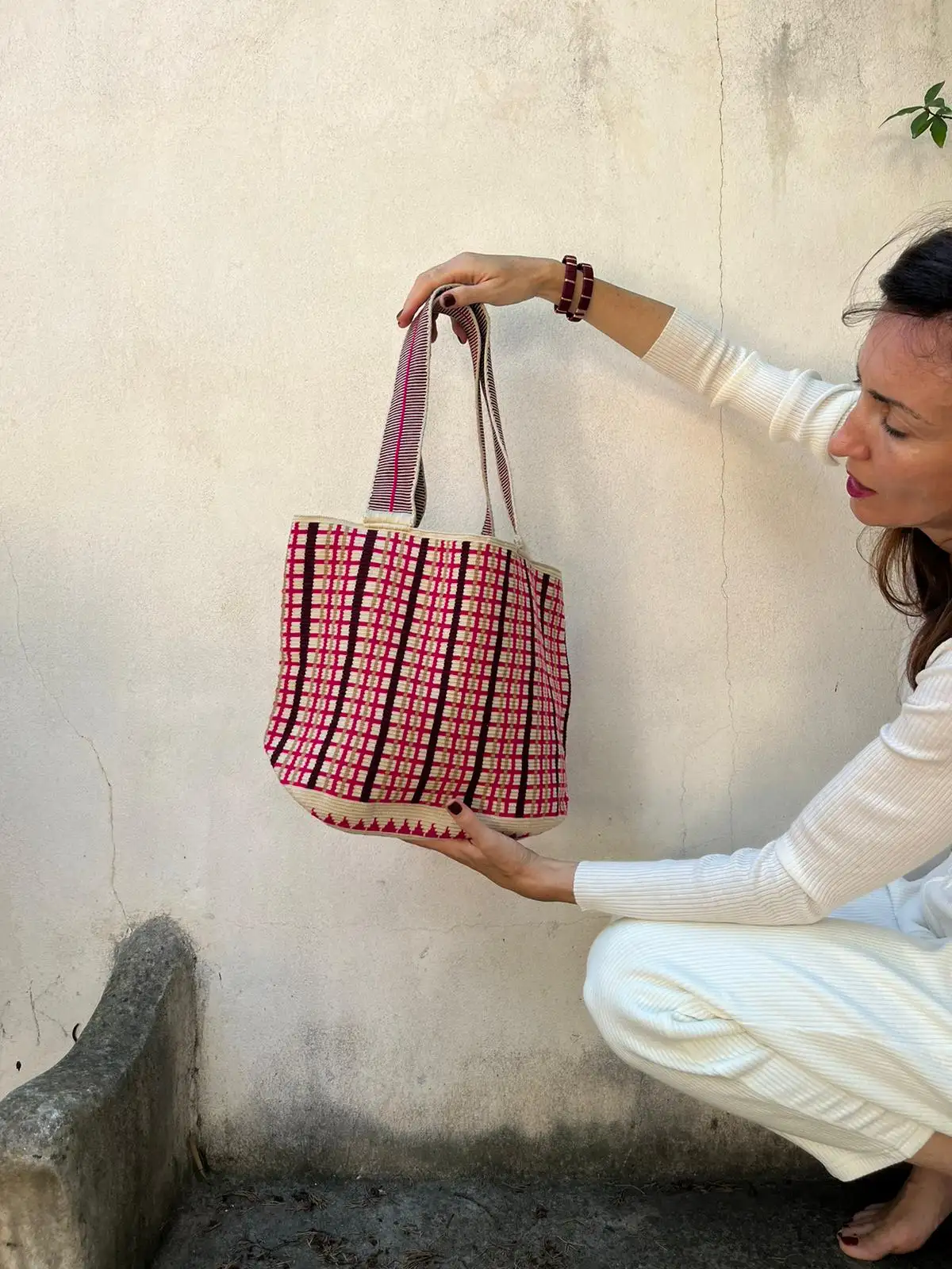 Bolso Shopping Wayuu Hecho a Mano Fucsia y Burdeos - Imagen 4