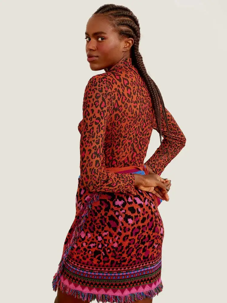Blusa de tul color caramelo con estampado de leopardo - Imagen 3