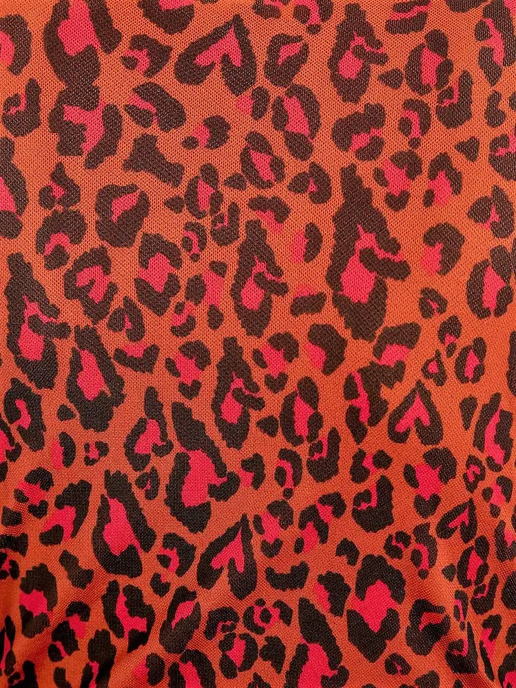 Blusa de tul color caramelo con estampado de leopardo - Imagen 4