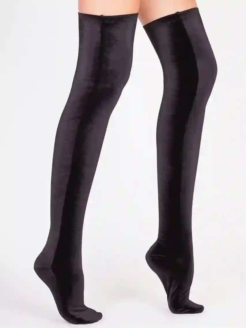 Calcetines por encima de la rodilla de terciopelo