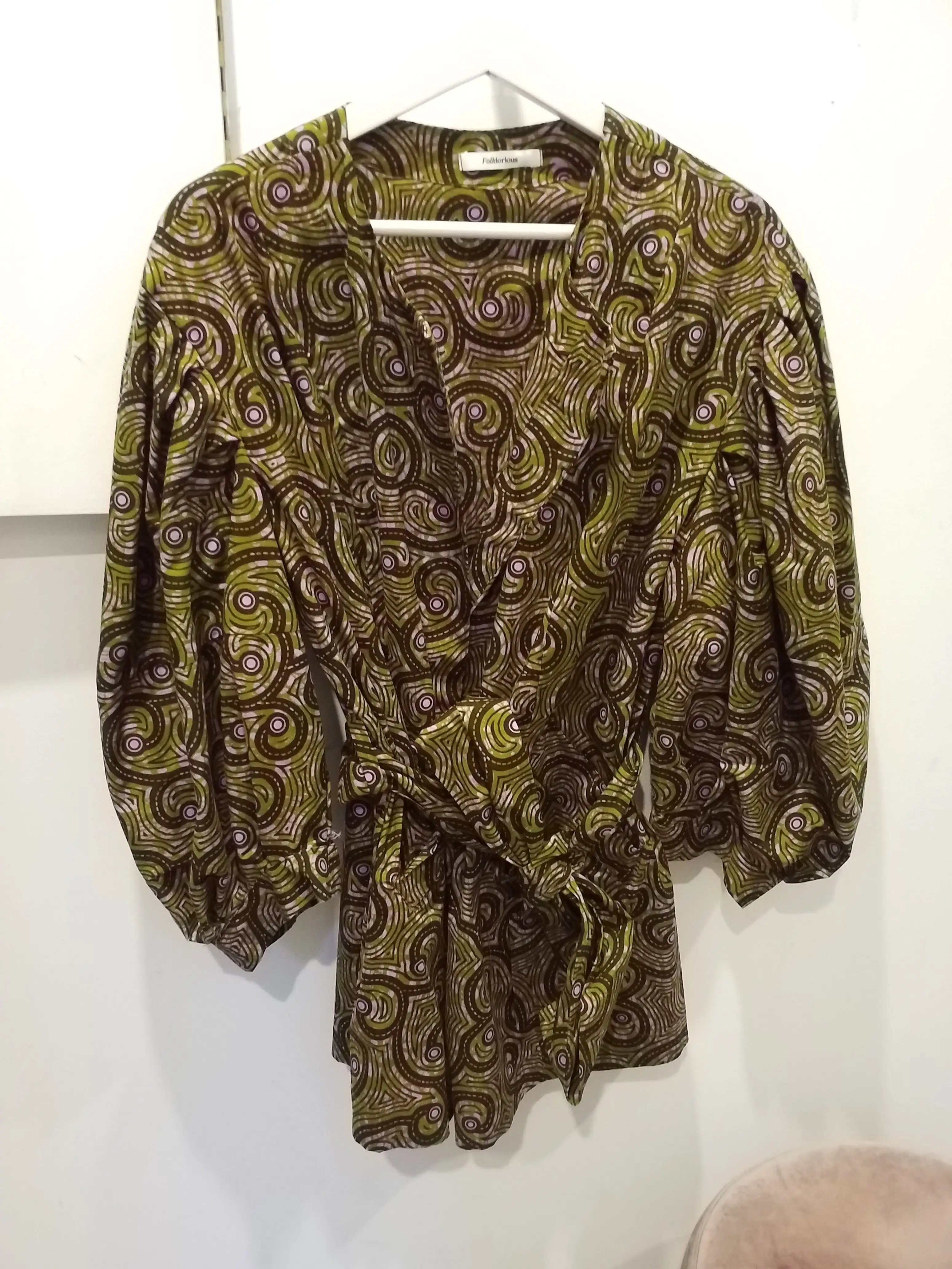 Chaqueta con estampado africano y mangas abullonadas - Imagen 3