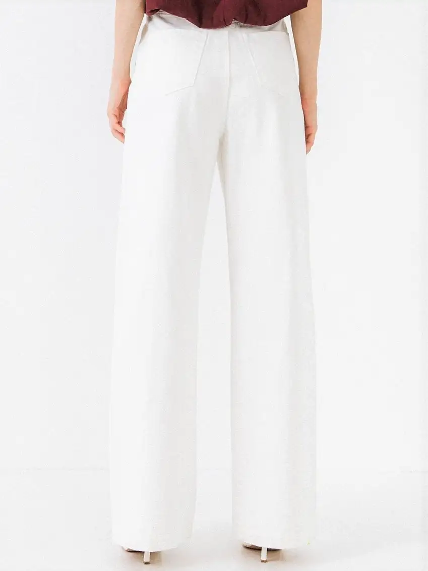 Jeans blancos con pliegue delantero - Imagen 5