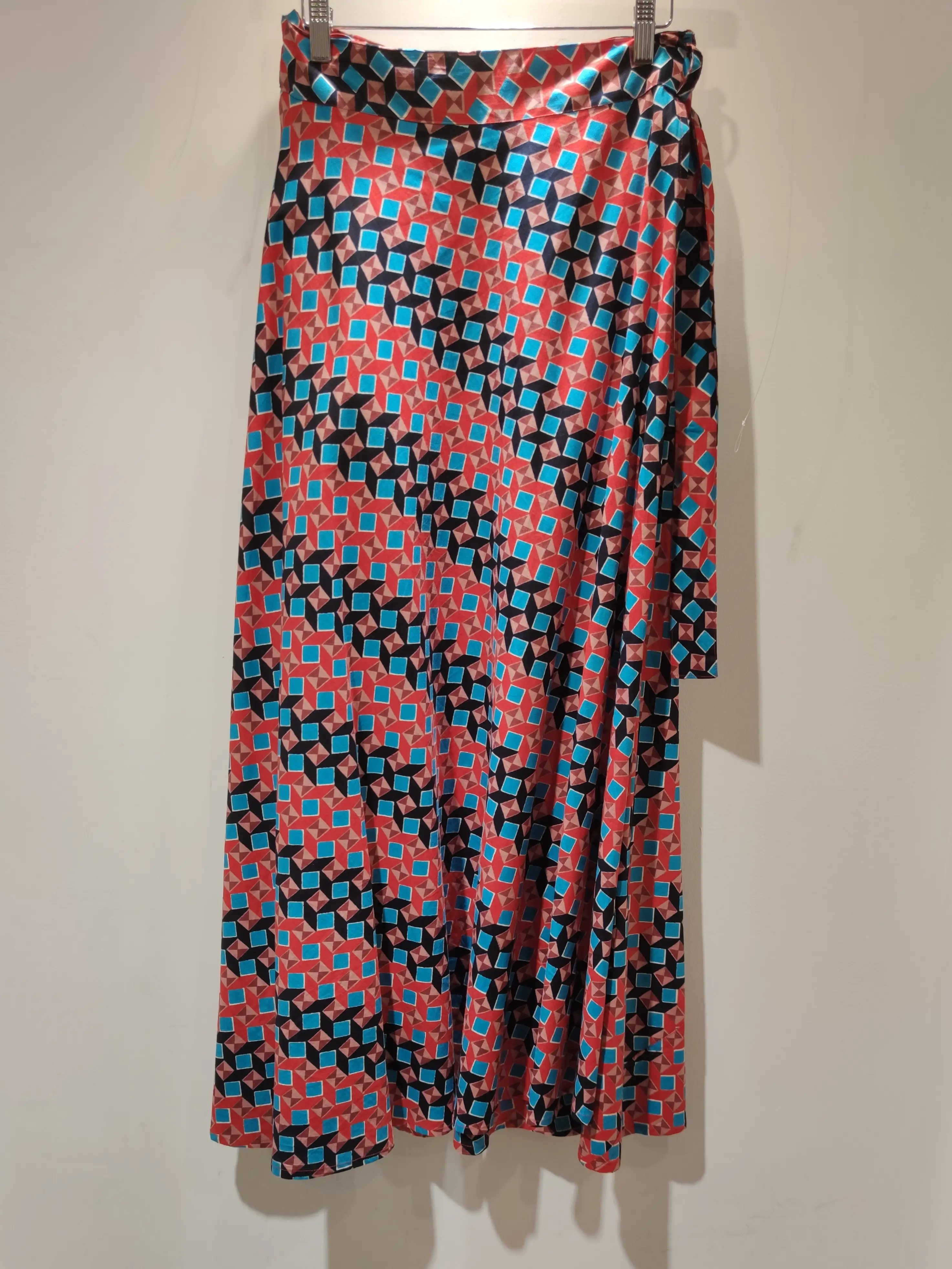 Falda cruzada con estampado africano