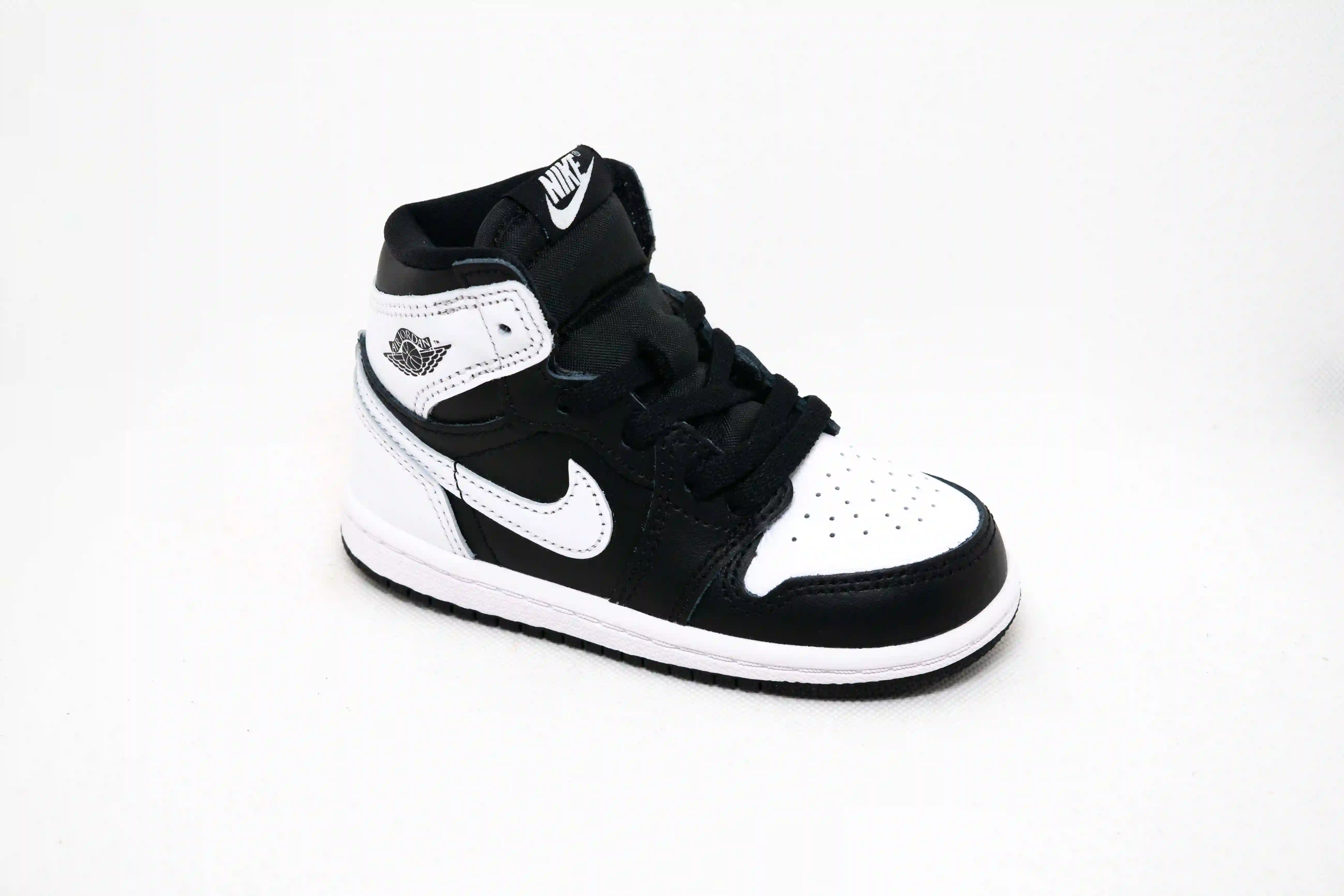 Jordan 1 High NEGRO BLANCO (NIÑOS)