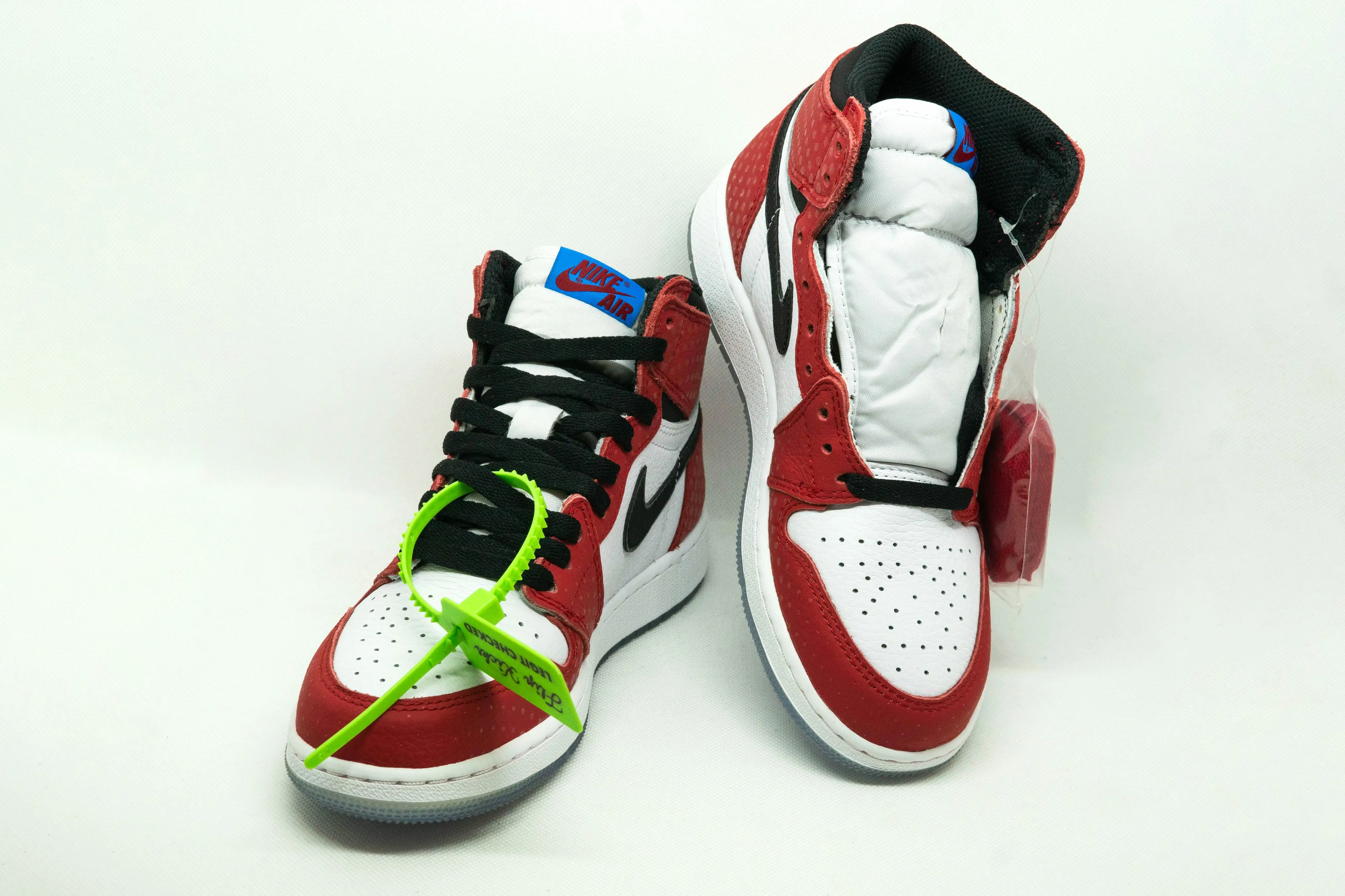 Jordan 1 High HISTORIA DEL ORIGEN DE SPIDER-MAN - Imagen 3