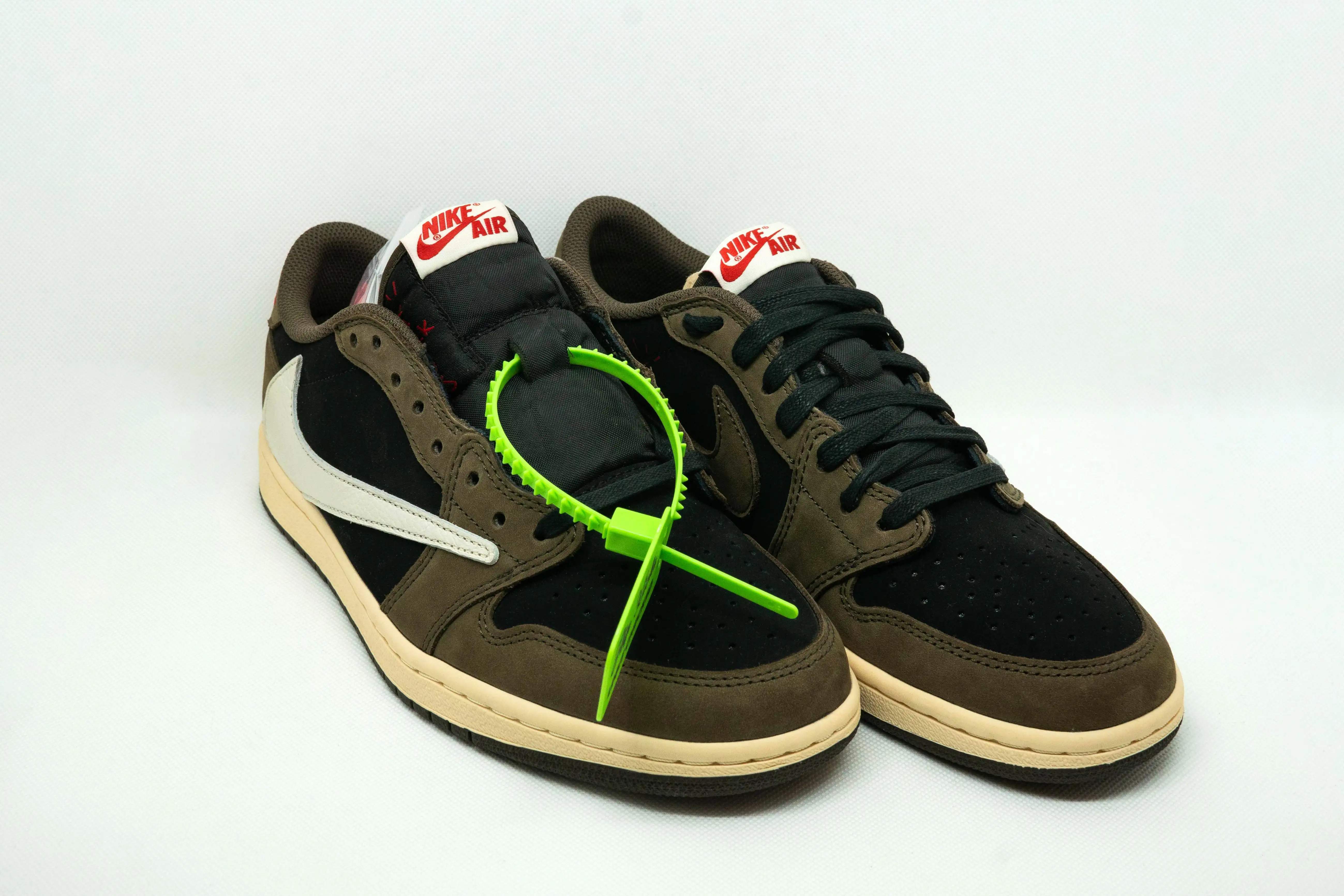 Jordan 1 Low TRAVIS SCOTT MOCHA - Imagen 2