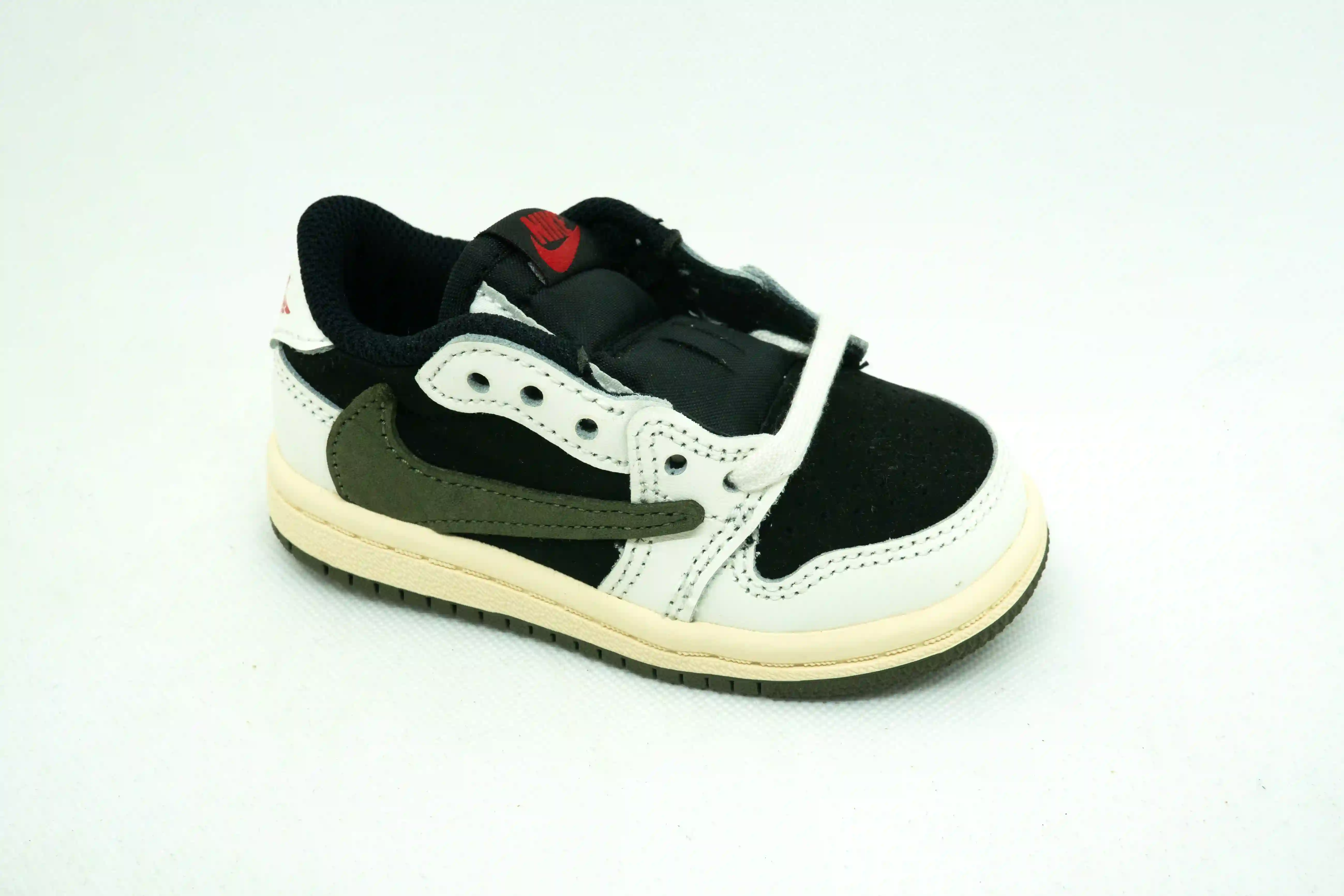 Jordan 1 Low TRAVIS SCOTT OLIVA (NIÑOS)