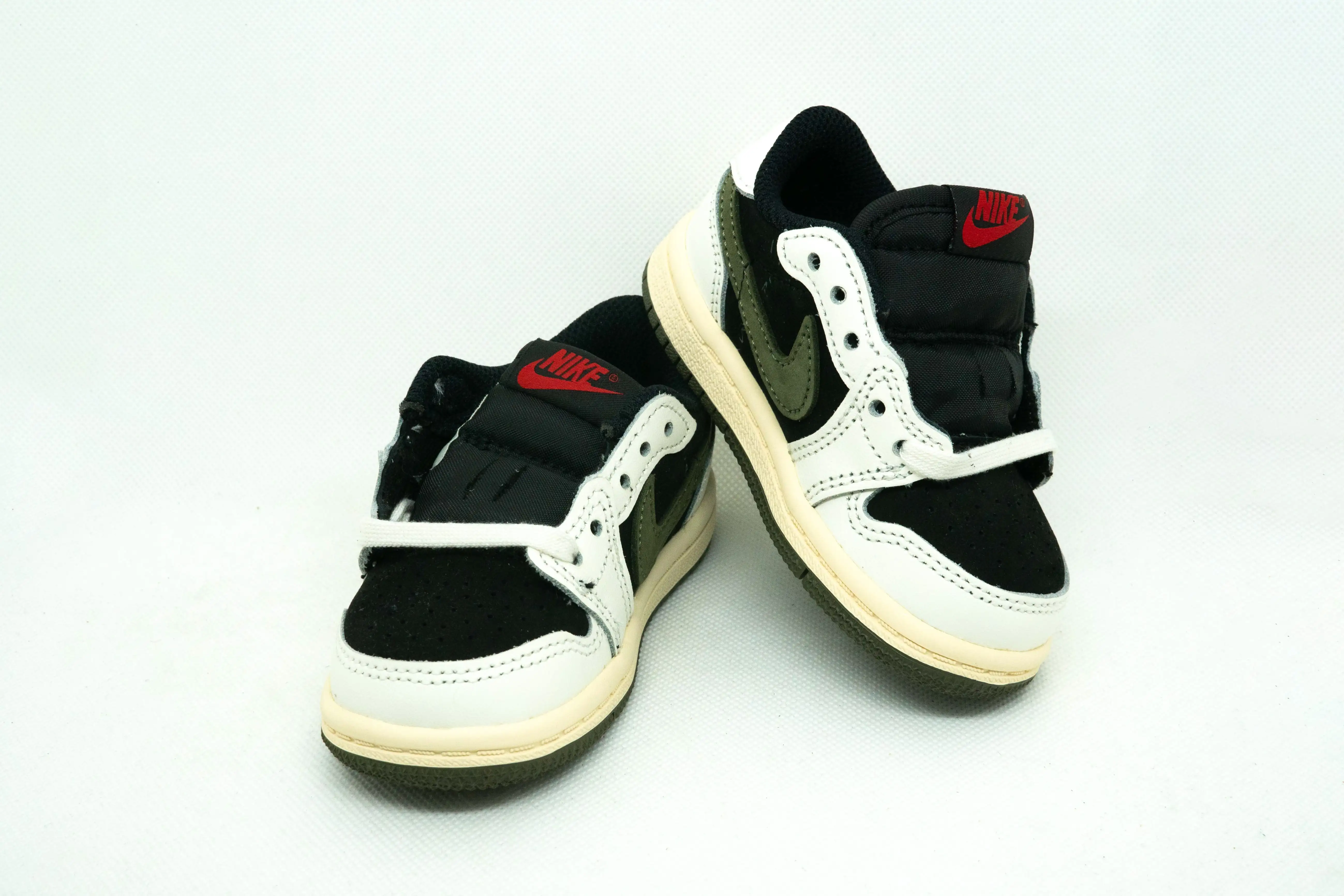 Jordan 1 Low TRAVIS SCOTT OLIVA (NIÑOS) - Imagen 3