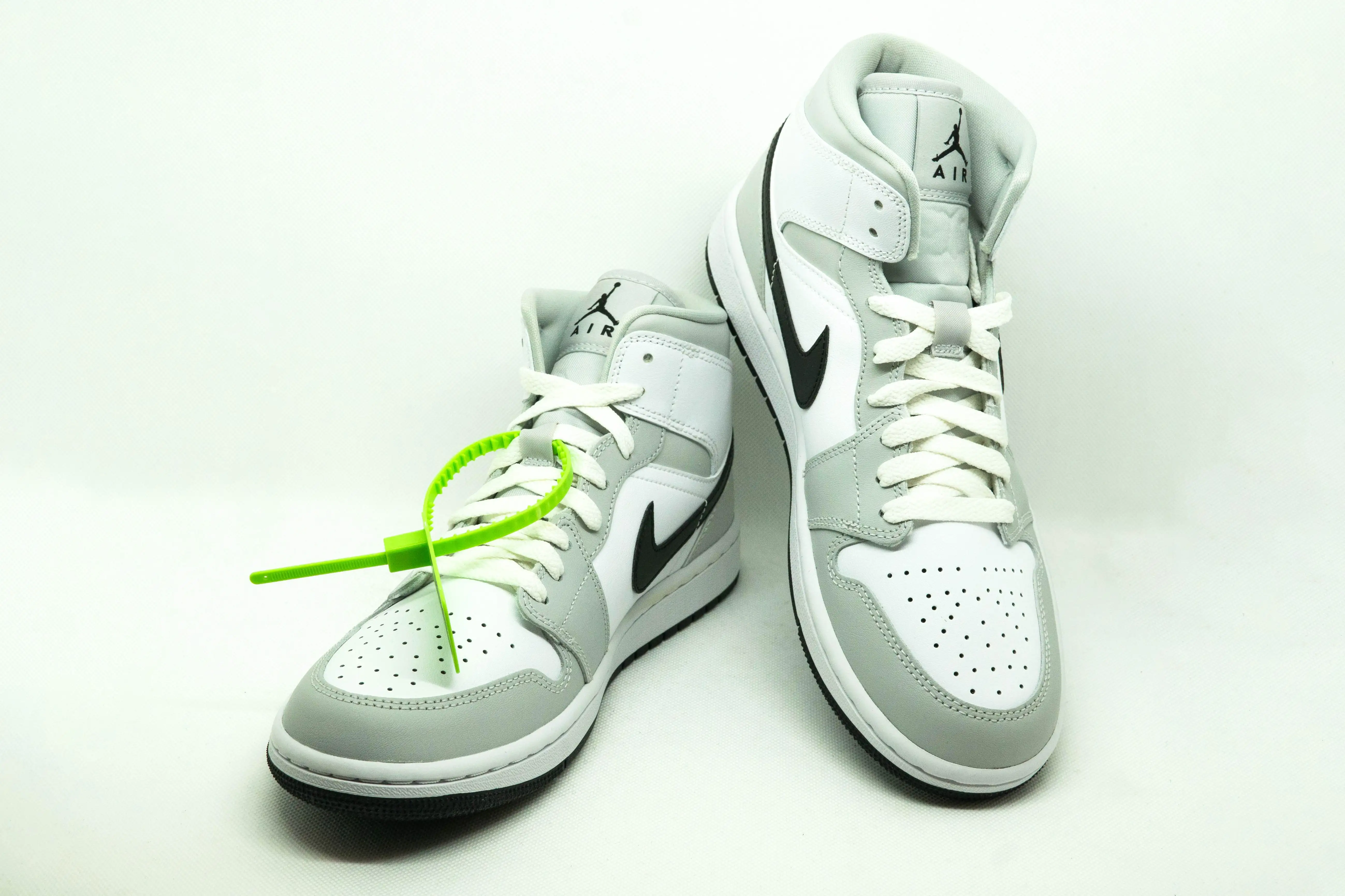 Jordan 1 Mid GRIS HUMO CLARO W - Imagen 3