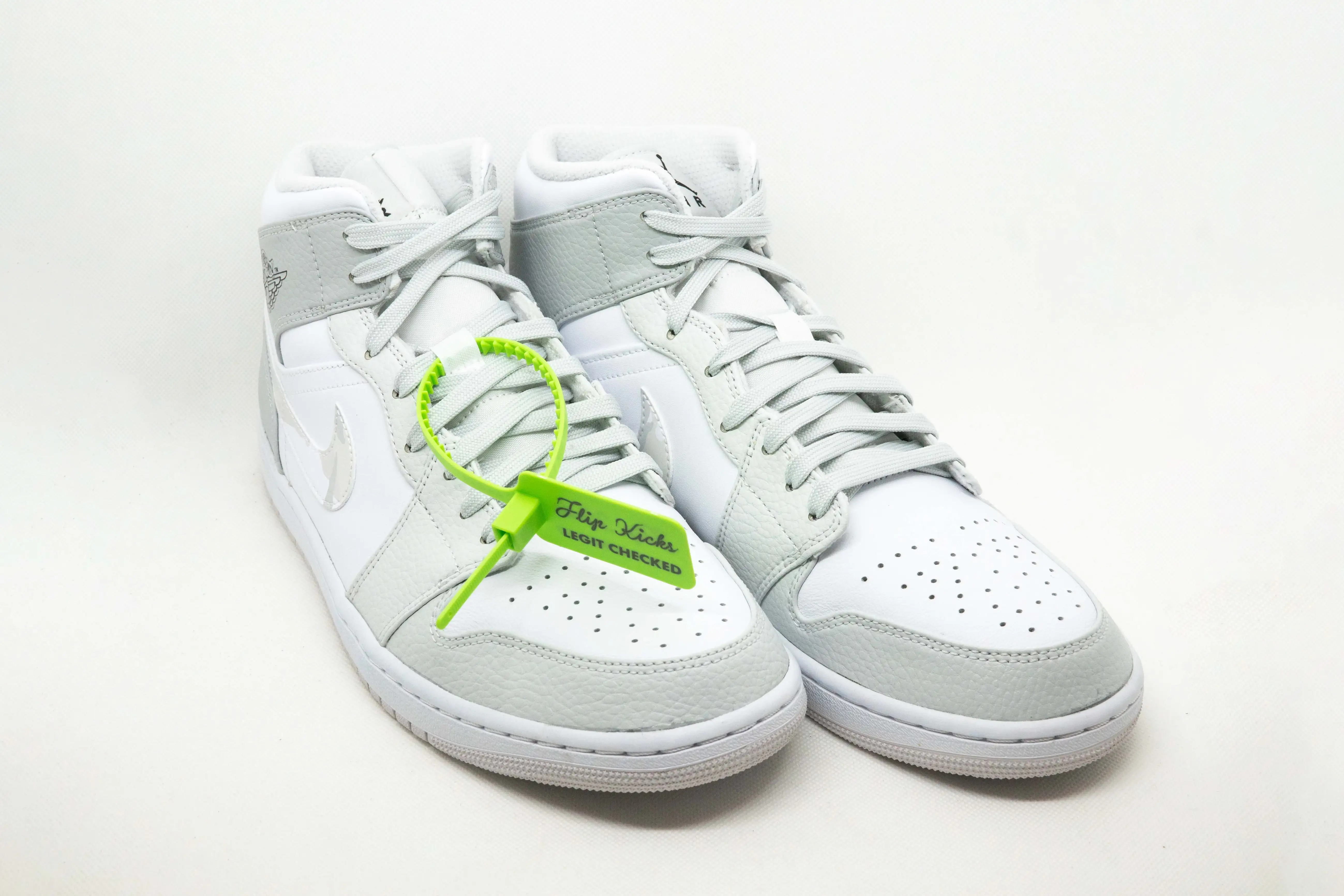 Jordan 1 Mid PHOTON DUST GRIS CAMO - Imagen 2