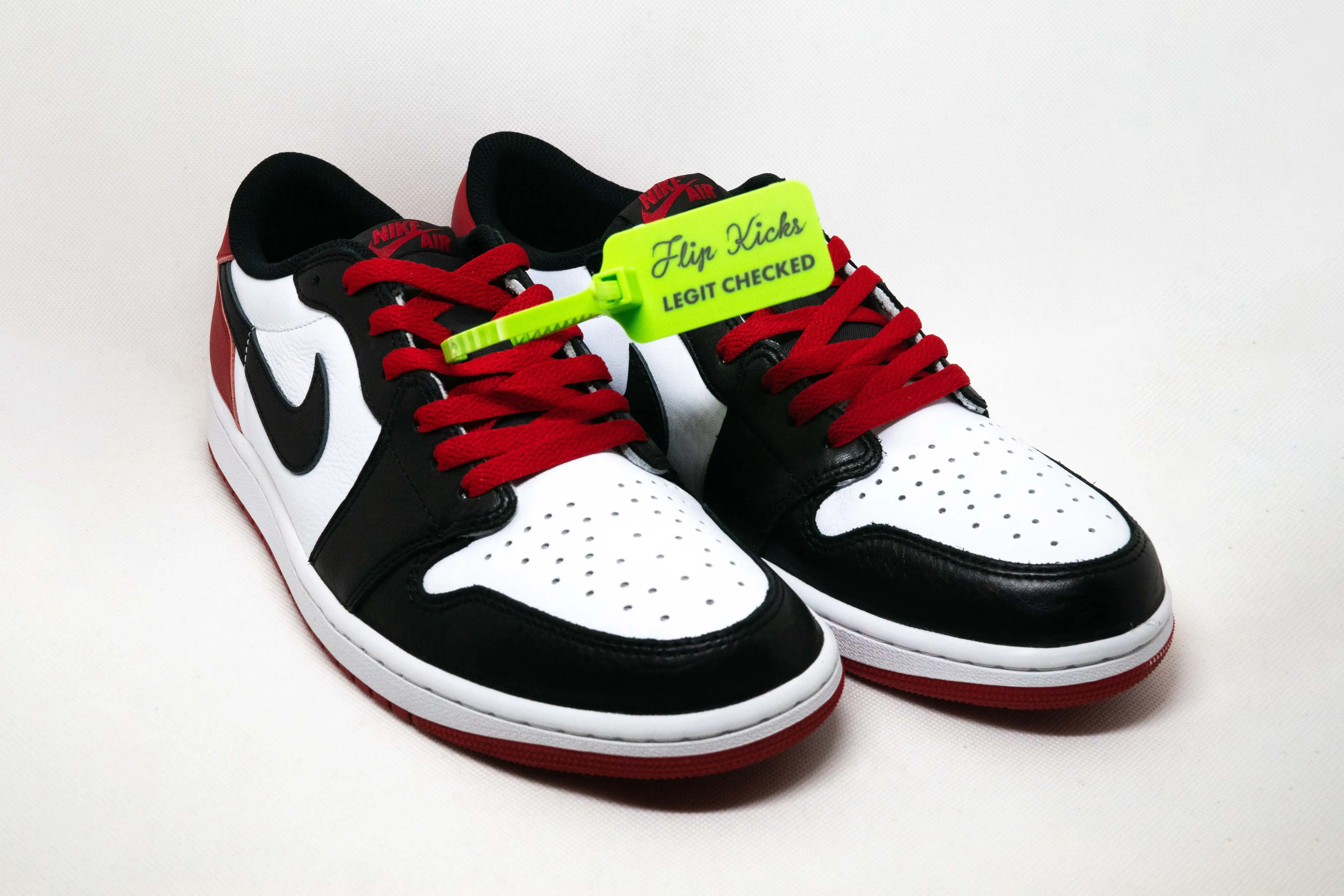 Jordan 1 Low Y PUNTERA NEGRA - Imagen 2