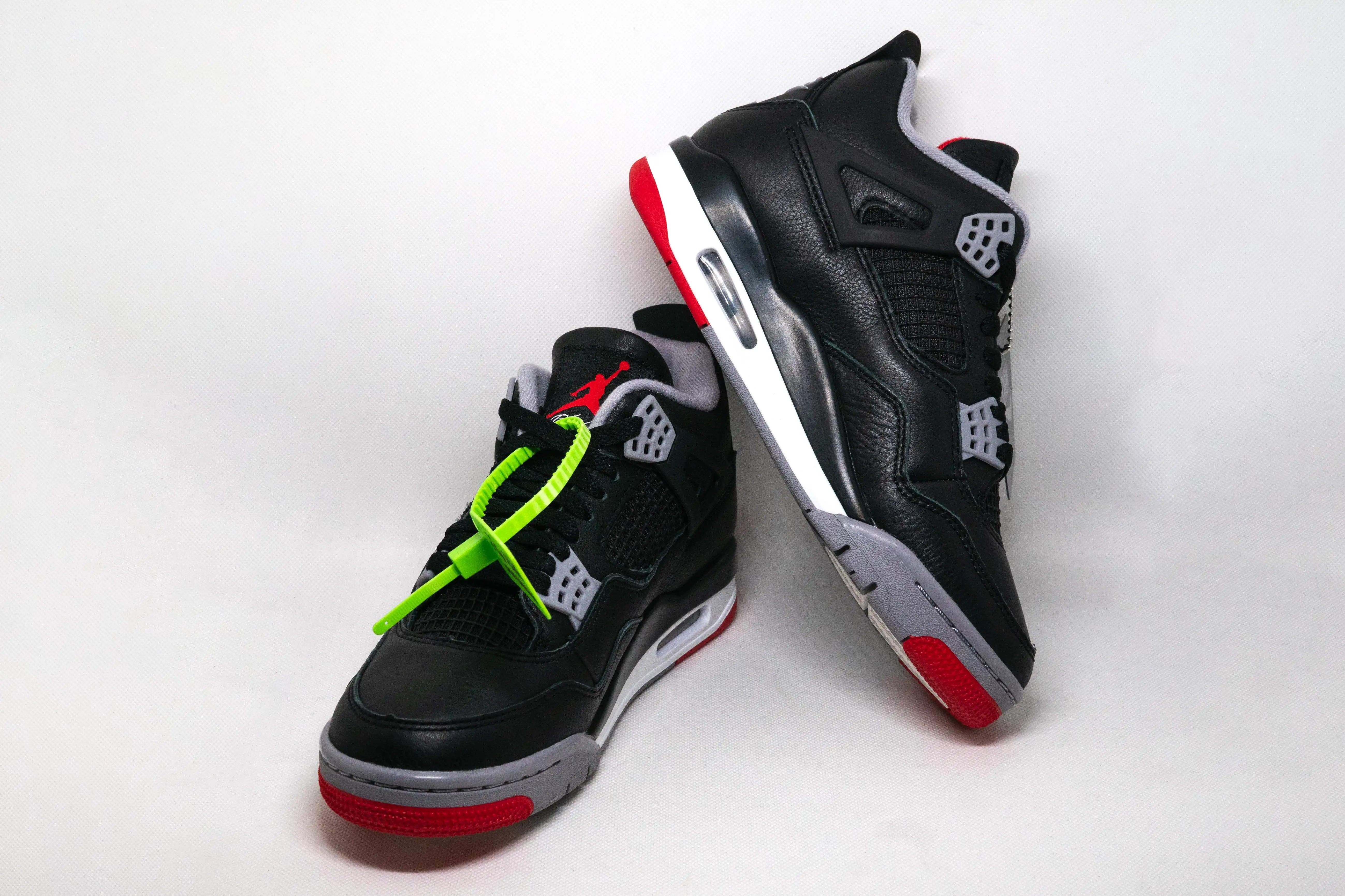 Jordan 4 BRED REIMAGINADO - Imagen 3