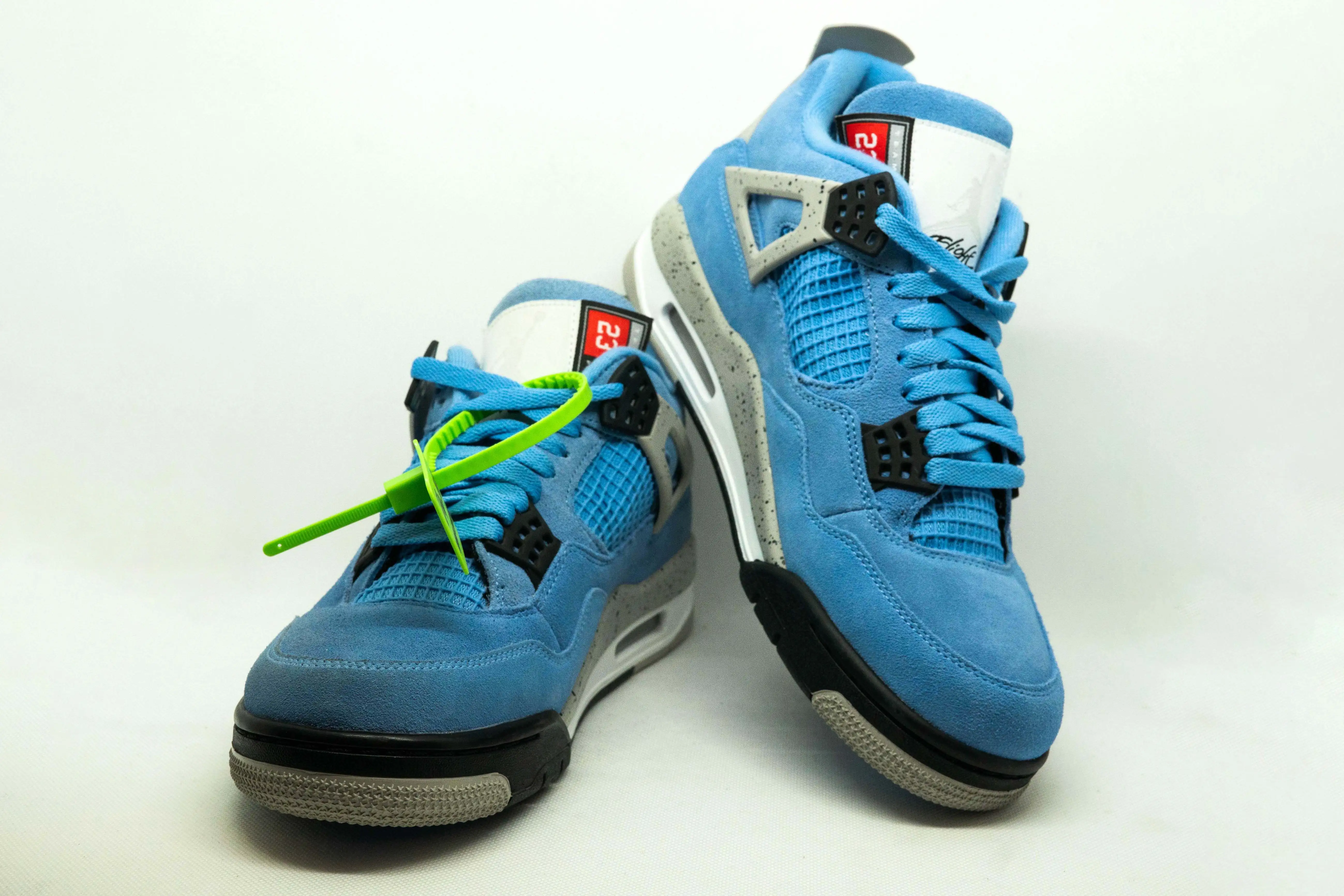 Jordan 4 UNIVERSIDAD AZUL - Imagen 3