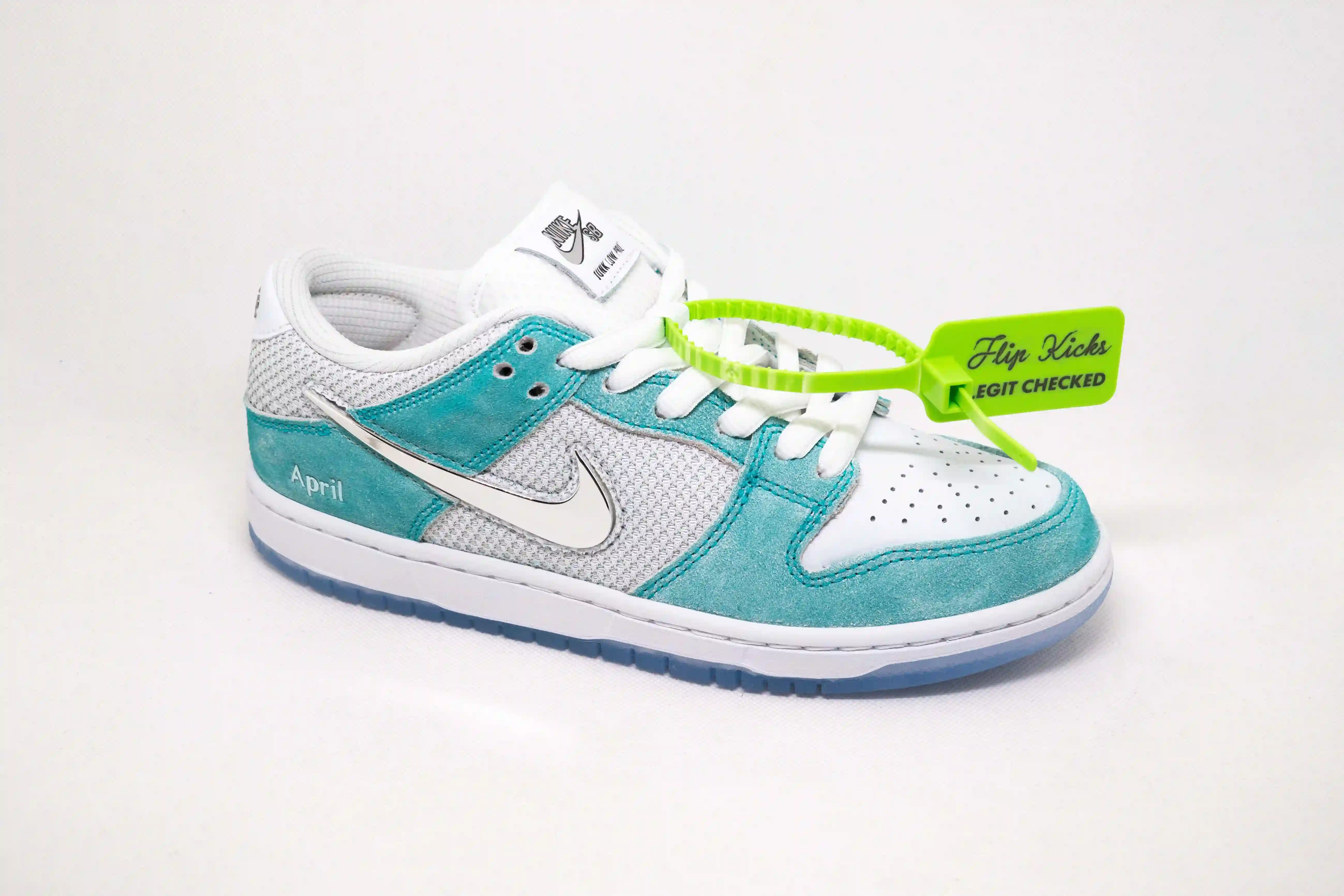 SB Dunk Low April Skatboards