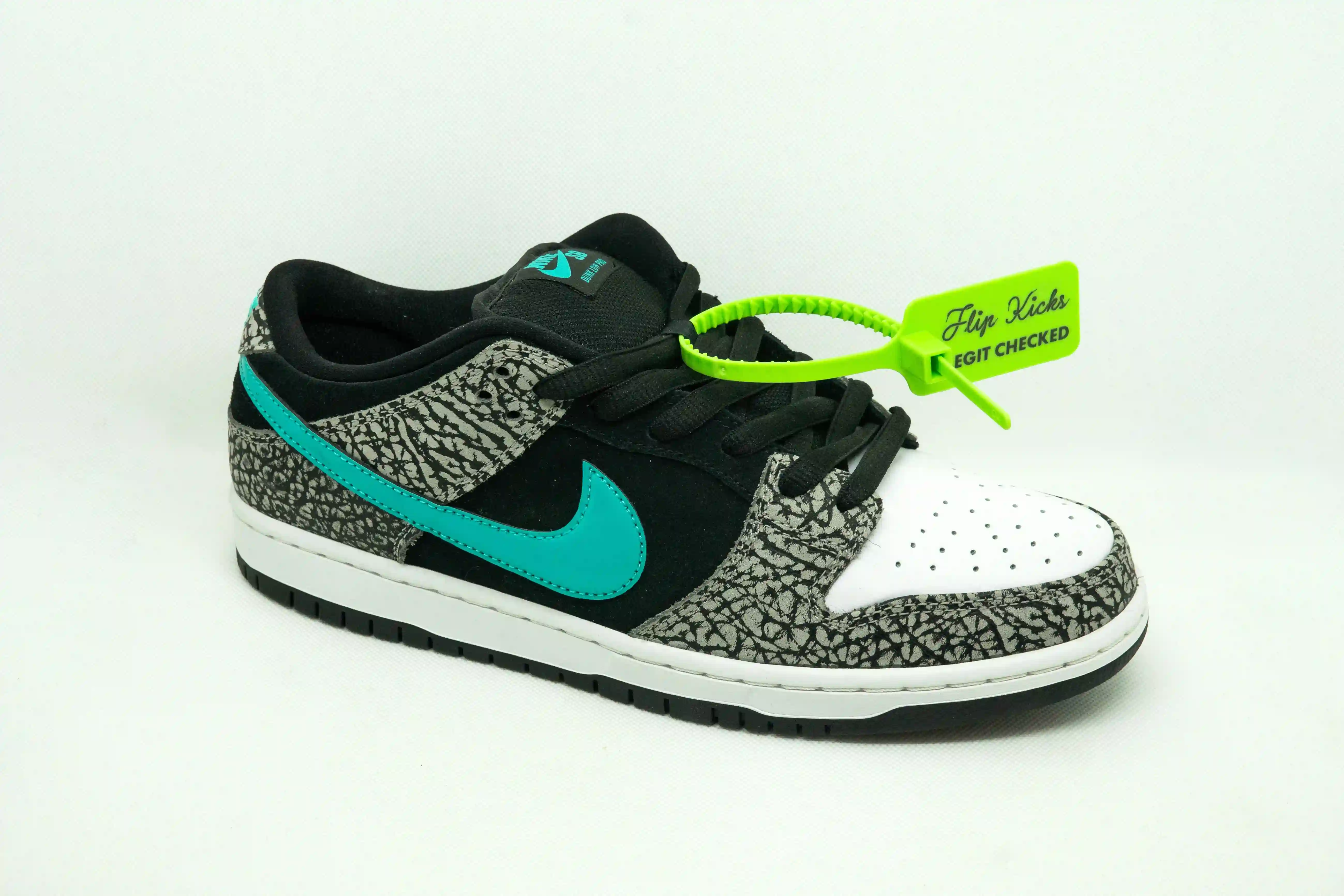 SB Dunk Low ATMOS ELEFANTE