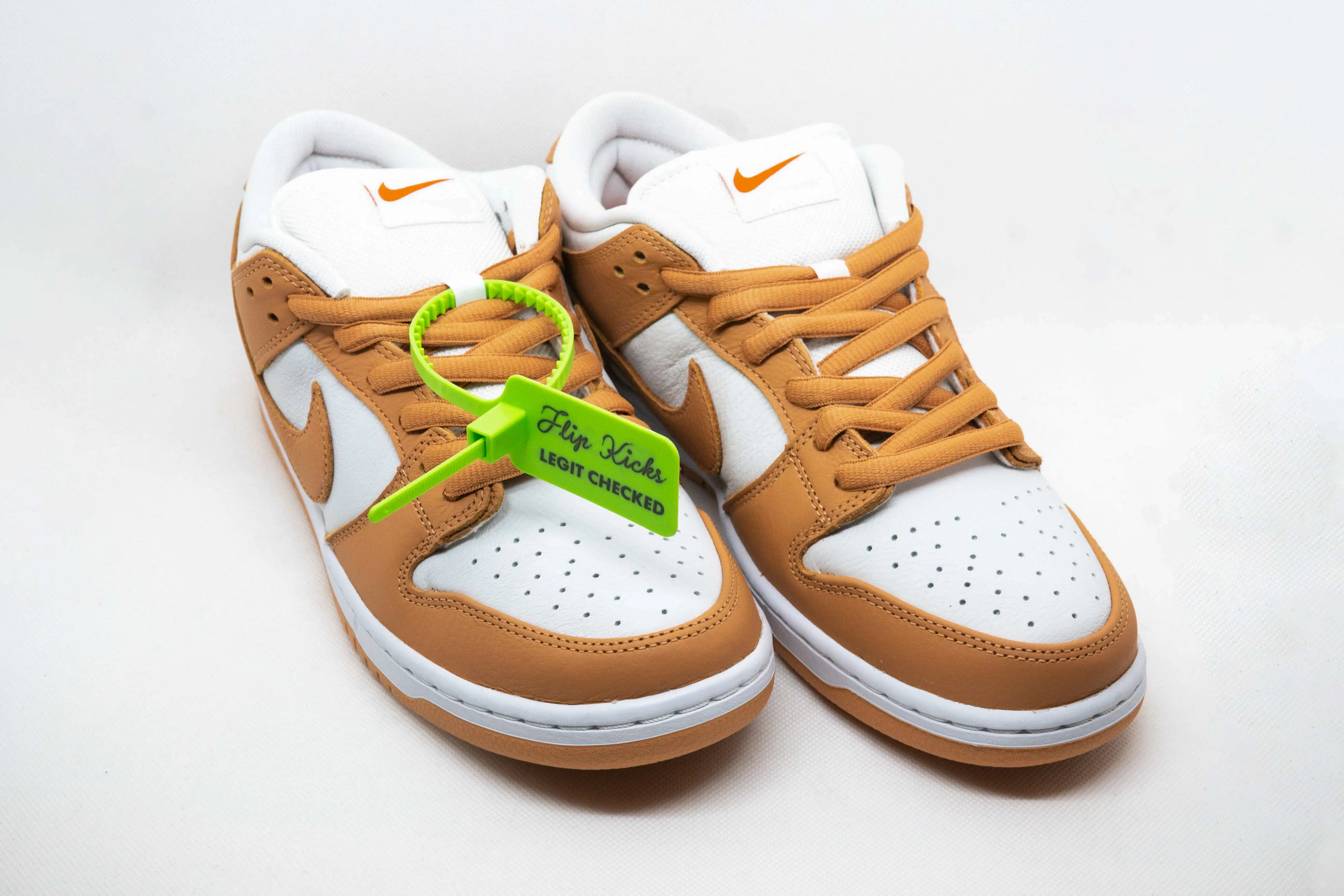 SB Dunk Low COÑAC - Imagen 2
