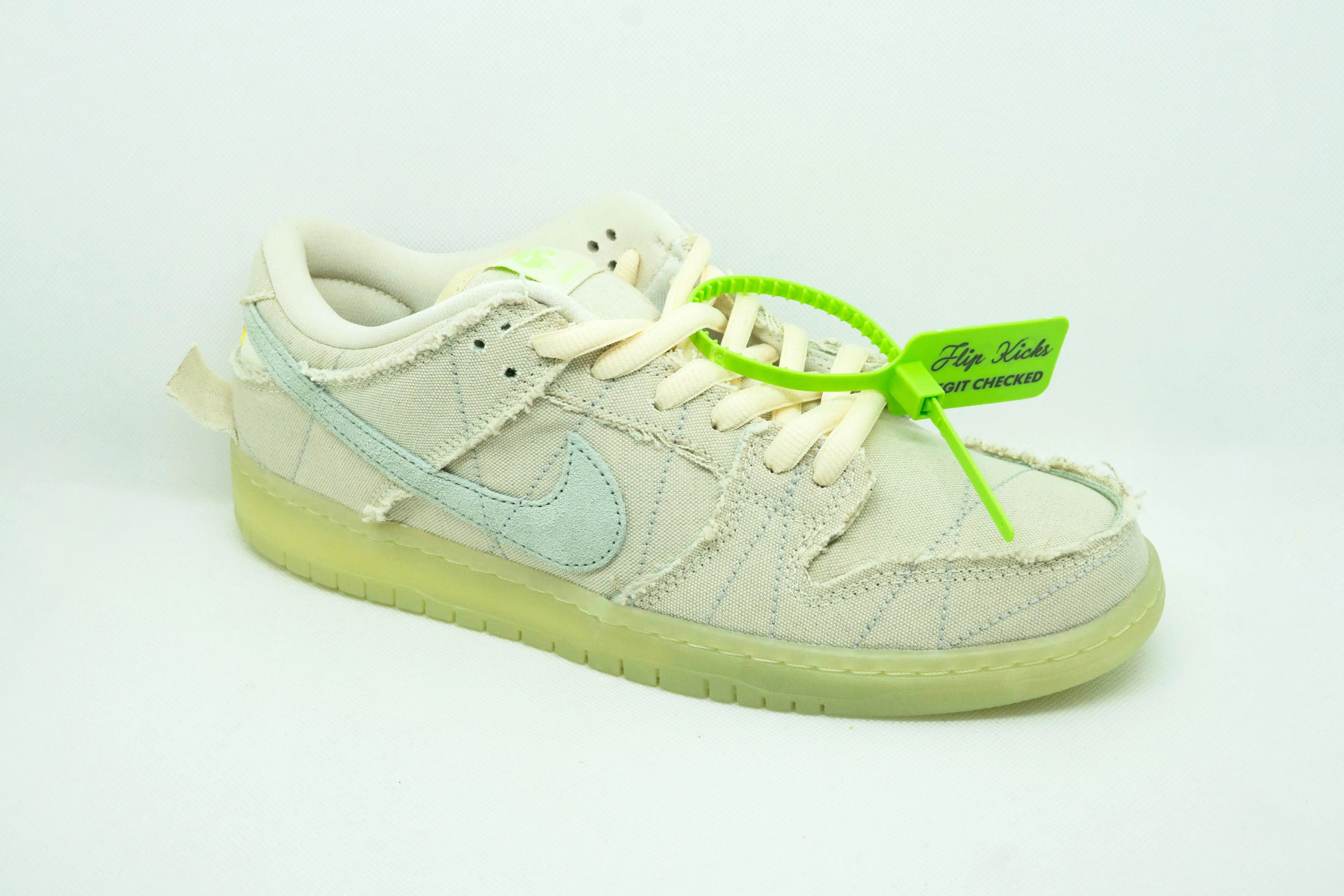 SB Dunk Low MOMIA