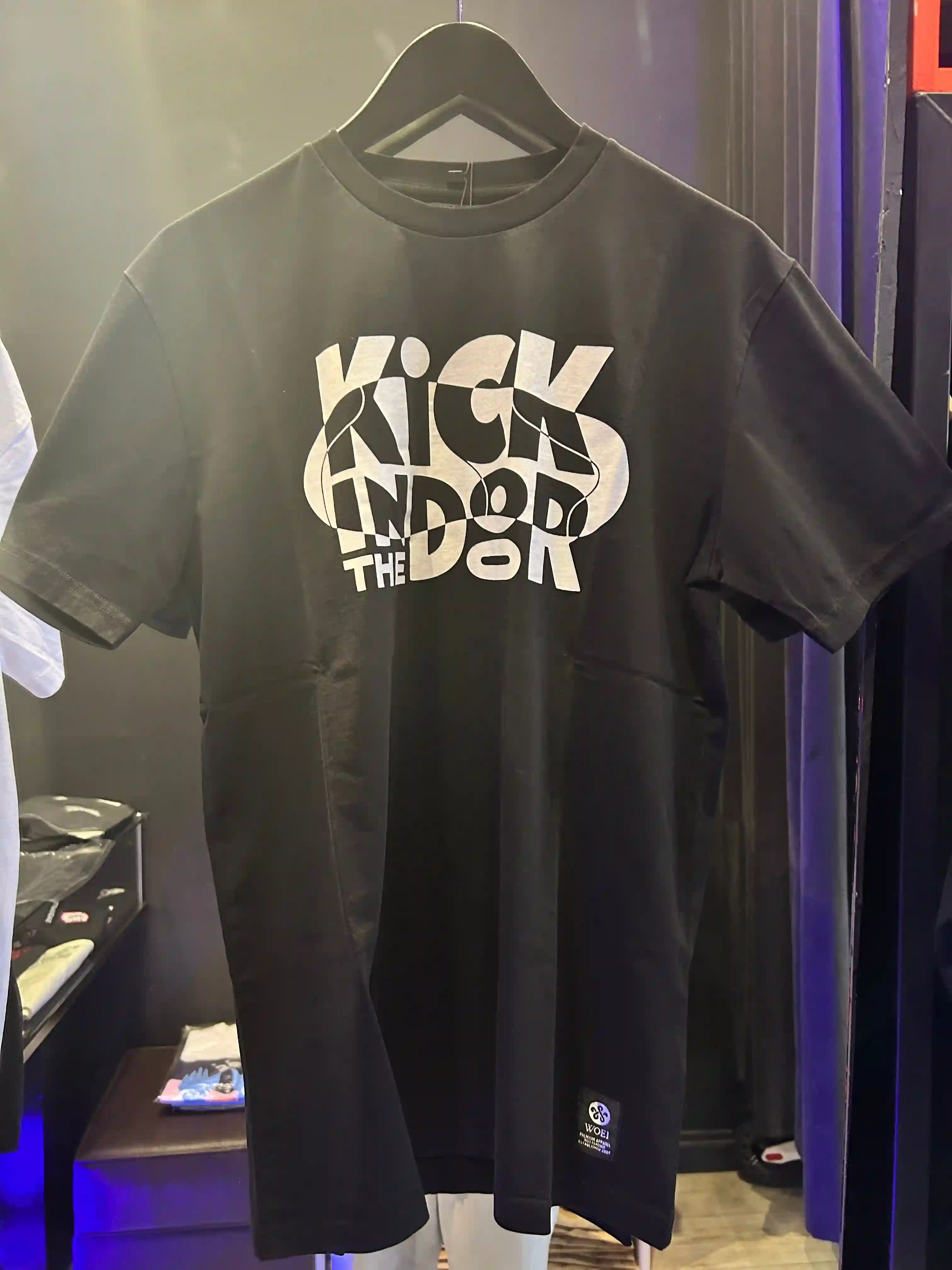 CAMISETA WOEI PATADA EN LA PUERTA NEGRO M