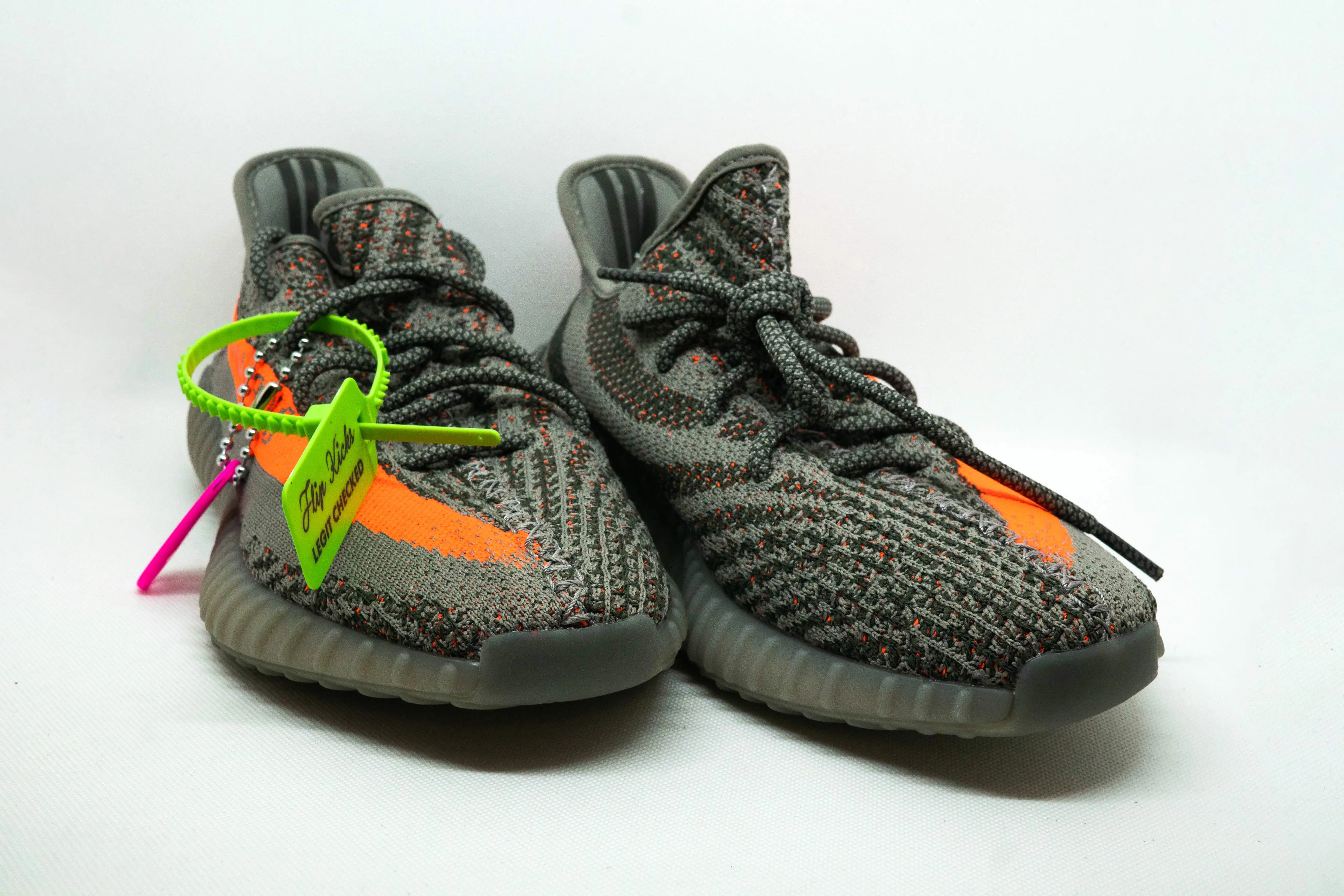 Yeezy Boost 350 V2 BELUGA - Imagen 2