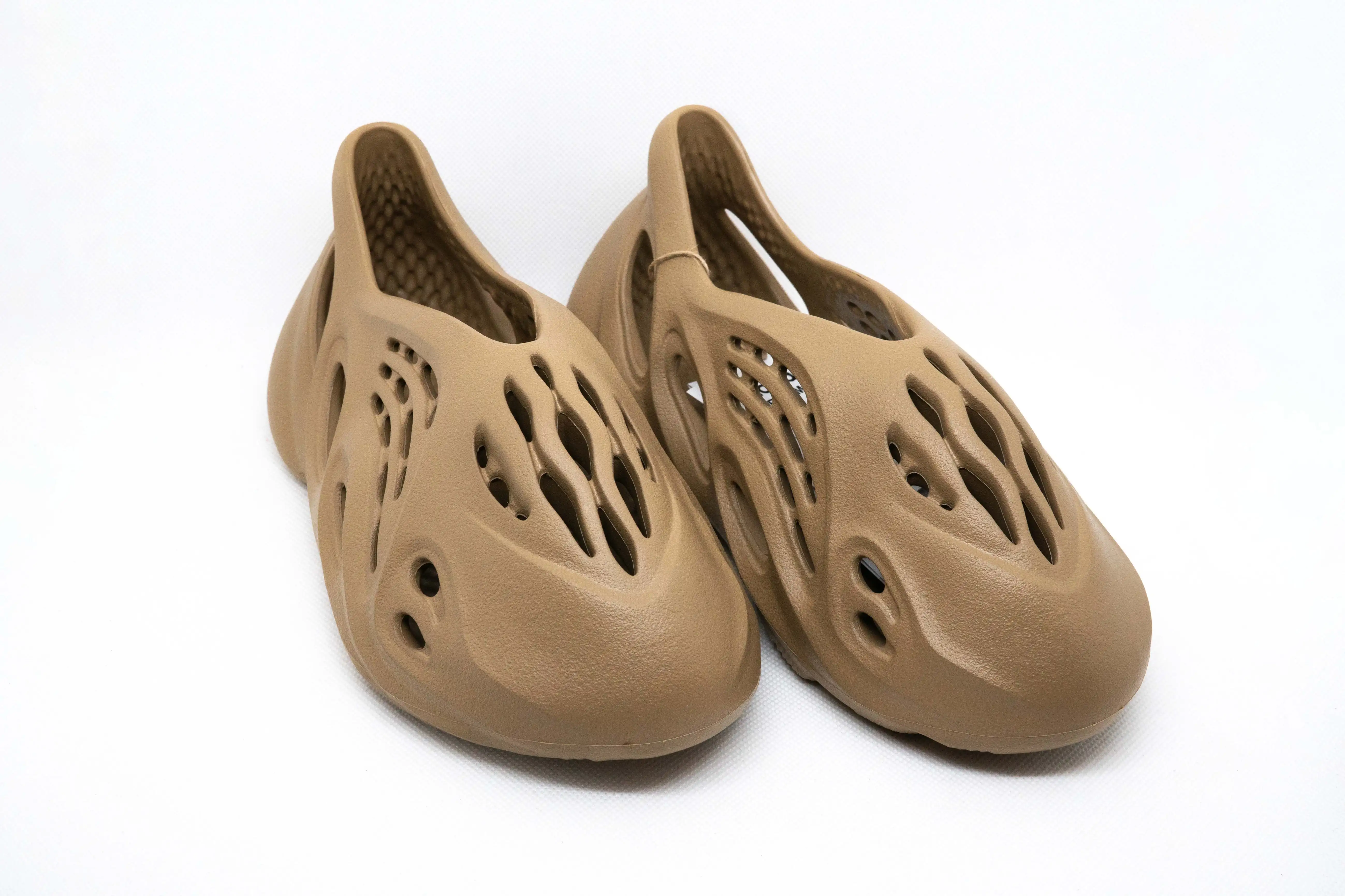 Yeezy FOAM RNNR CLAY TAUPE - Imagen 2