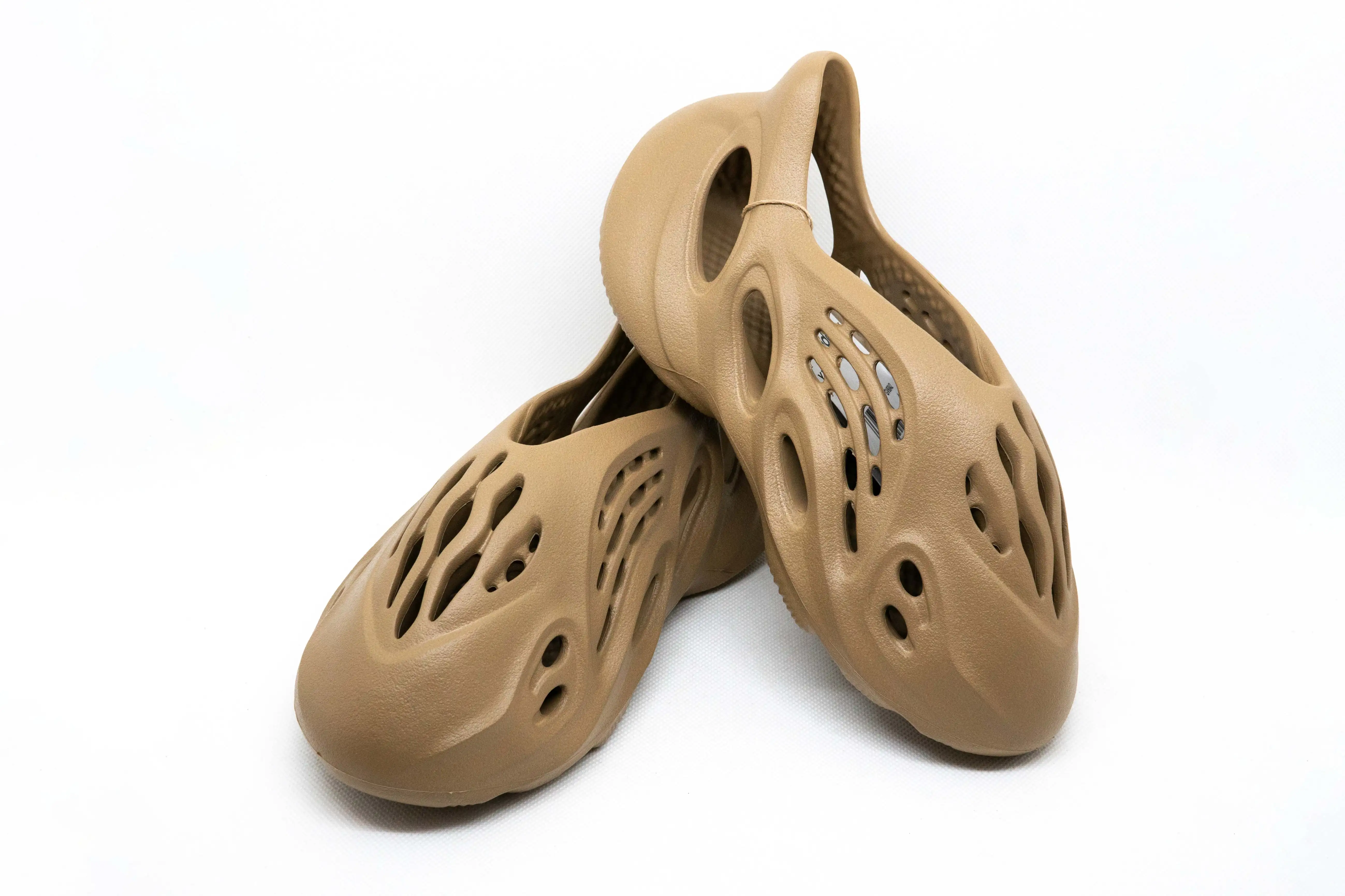 Yeezy FOAM RNNR CLAY TAUPE - Imagen 3