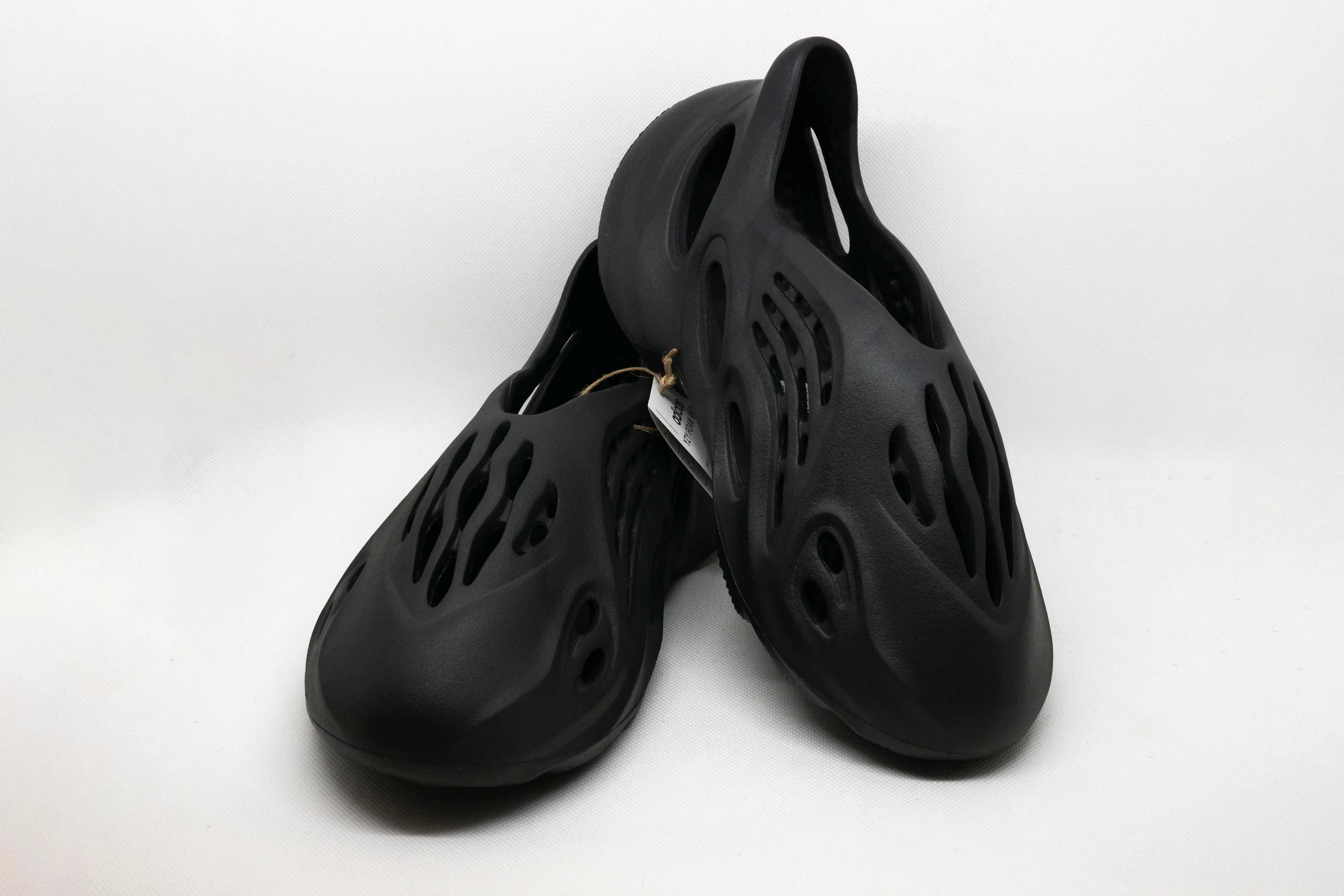 Yeezy ESPUMA RNNR ONYX - Imagen 3