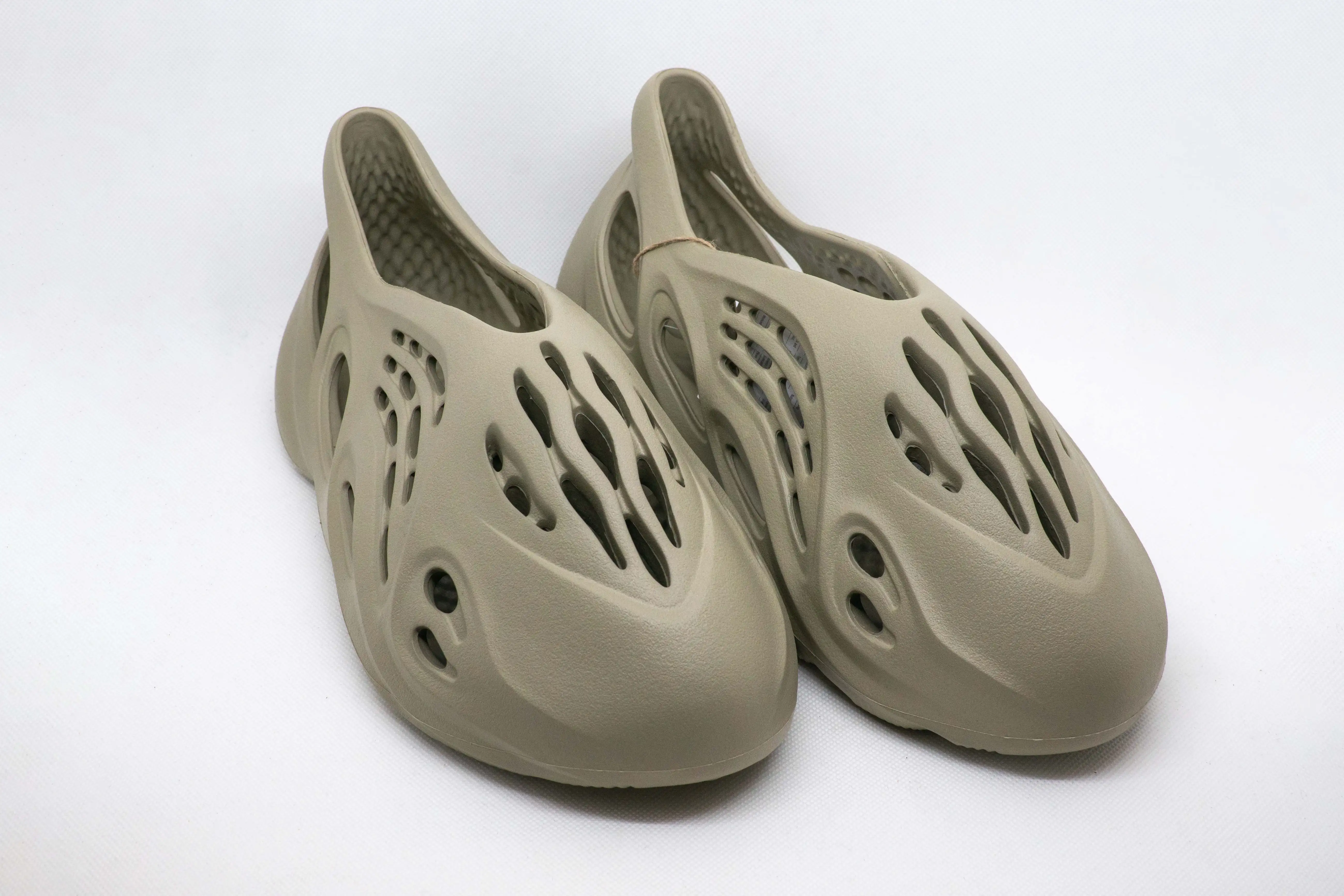 Yeezy FOAM RNNR PIEDRA SAL - Imagen 2