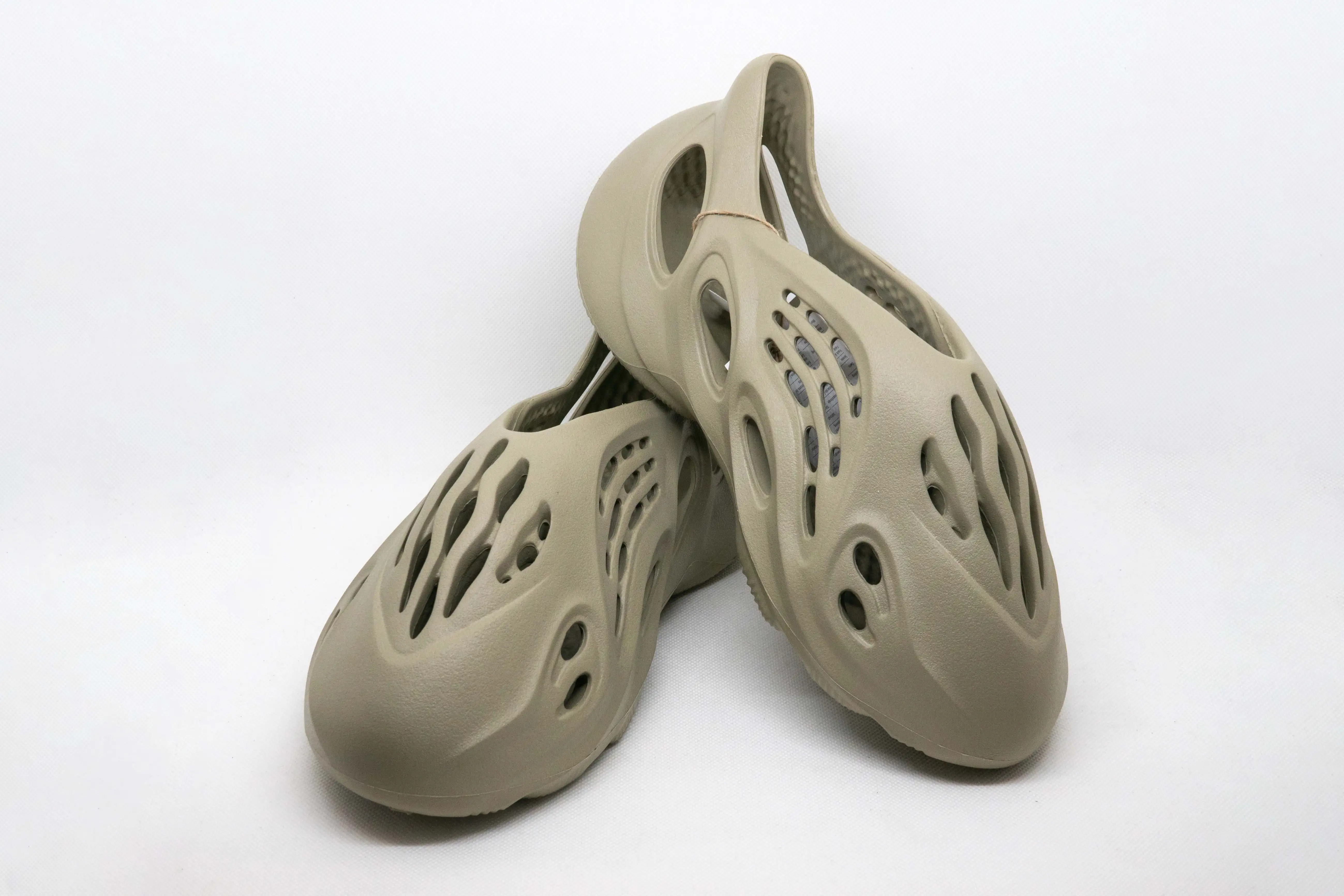 Yeezy FOAM RNNR PIEDRA SAL - Imagen 3