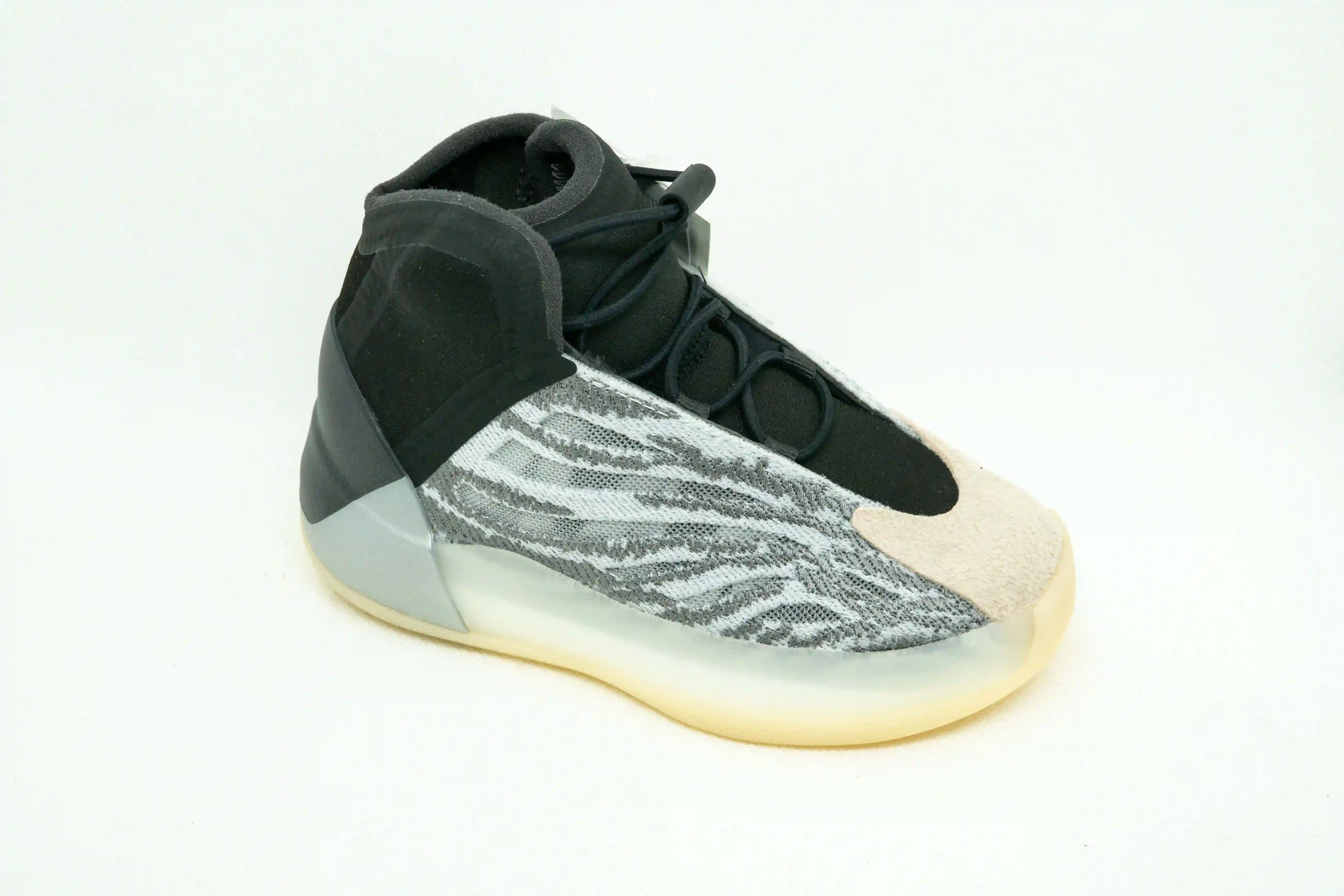 YEEZY QNTM LIFESTYLE MODELO NIÑOS