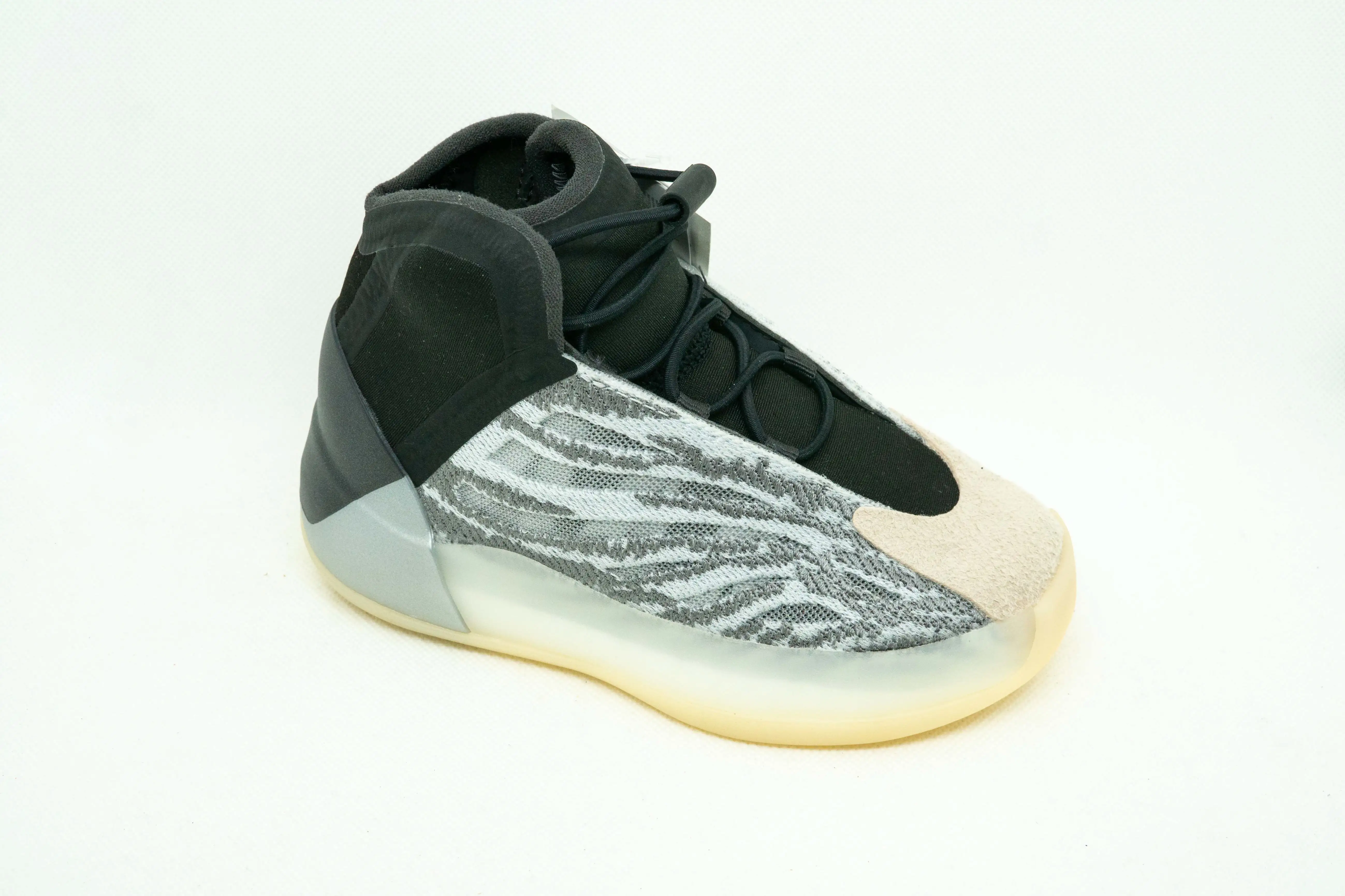 YEEZY QNTM LIFESTYLE MODELO NIÑOS