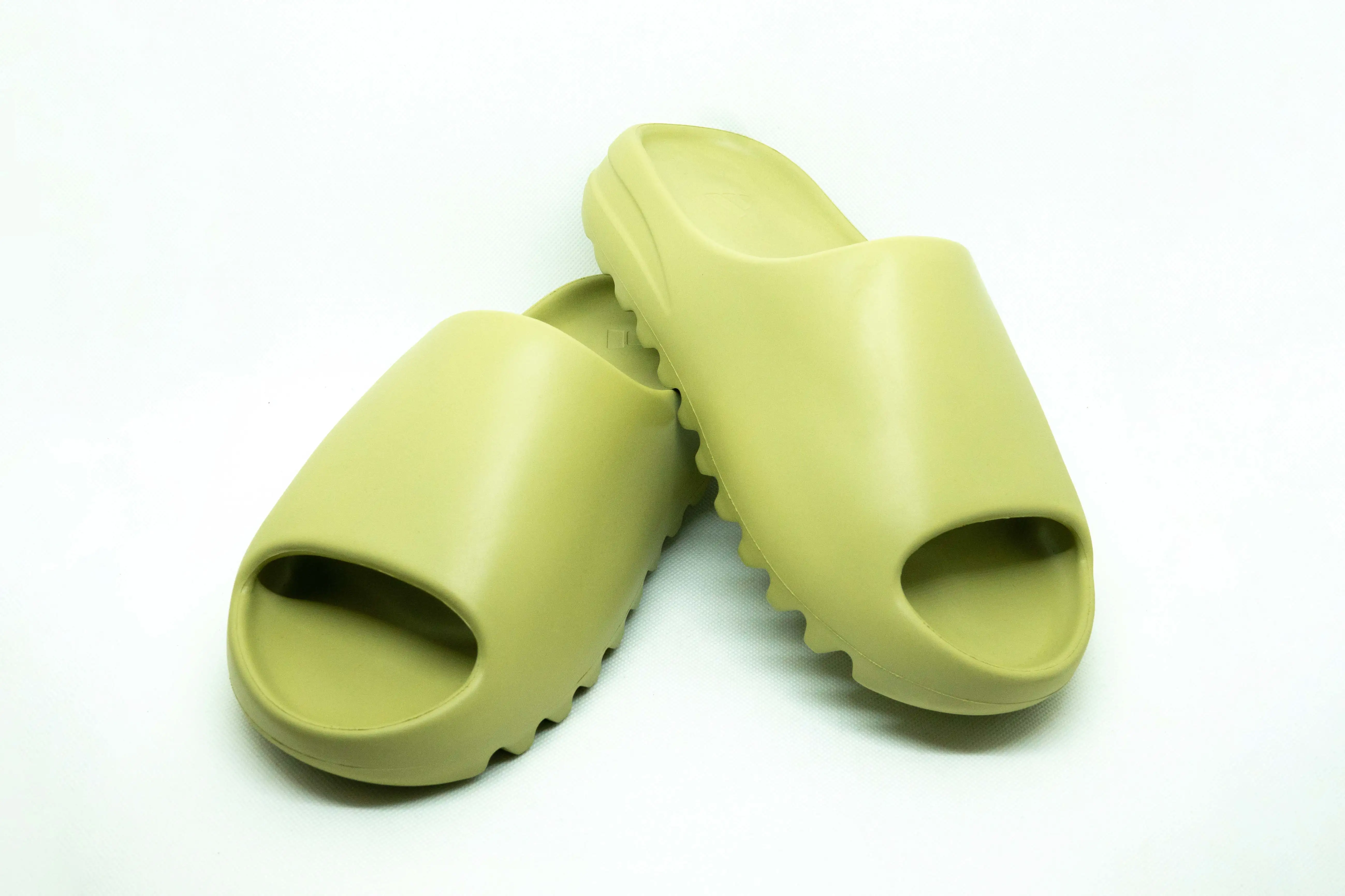 Yeezy DIAPOSITIVAS RESINA - Imagen 3