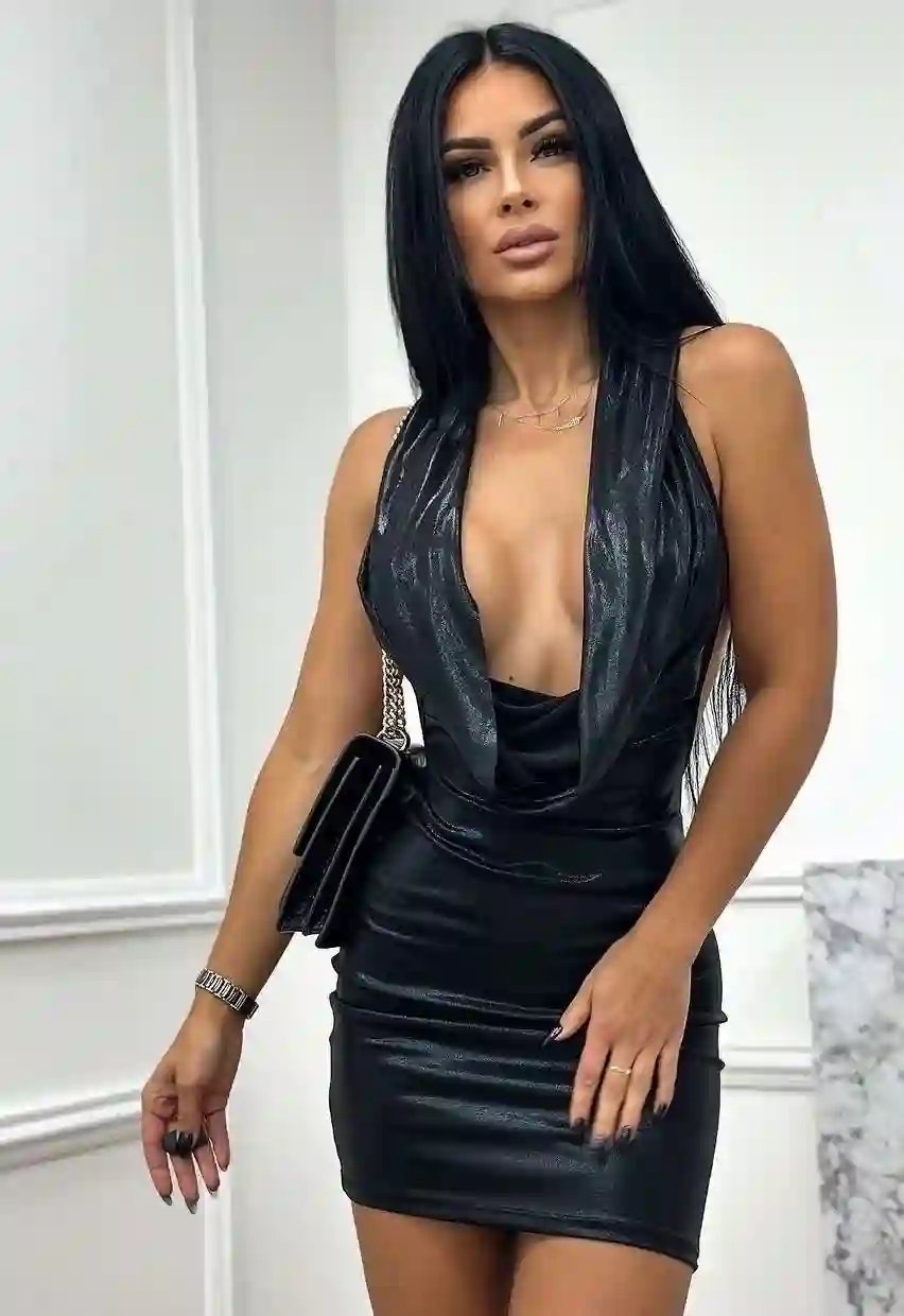 Vestido metalizado capucha