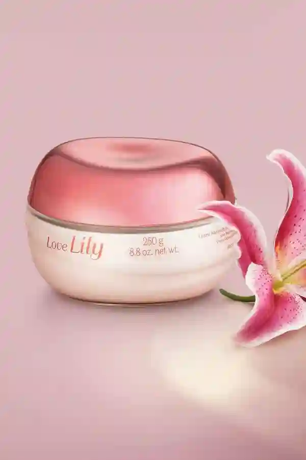 CREMA HIDRATANTE SATINADA LOVE LILY, 250G