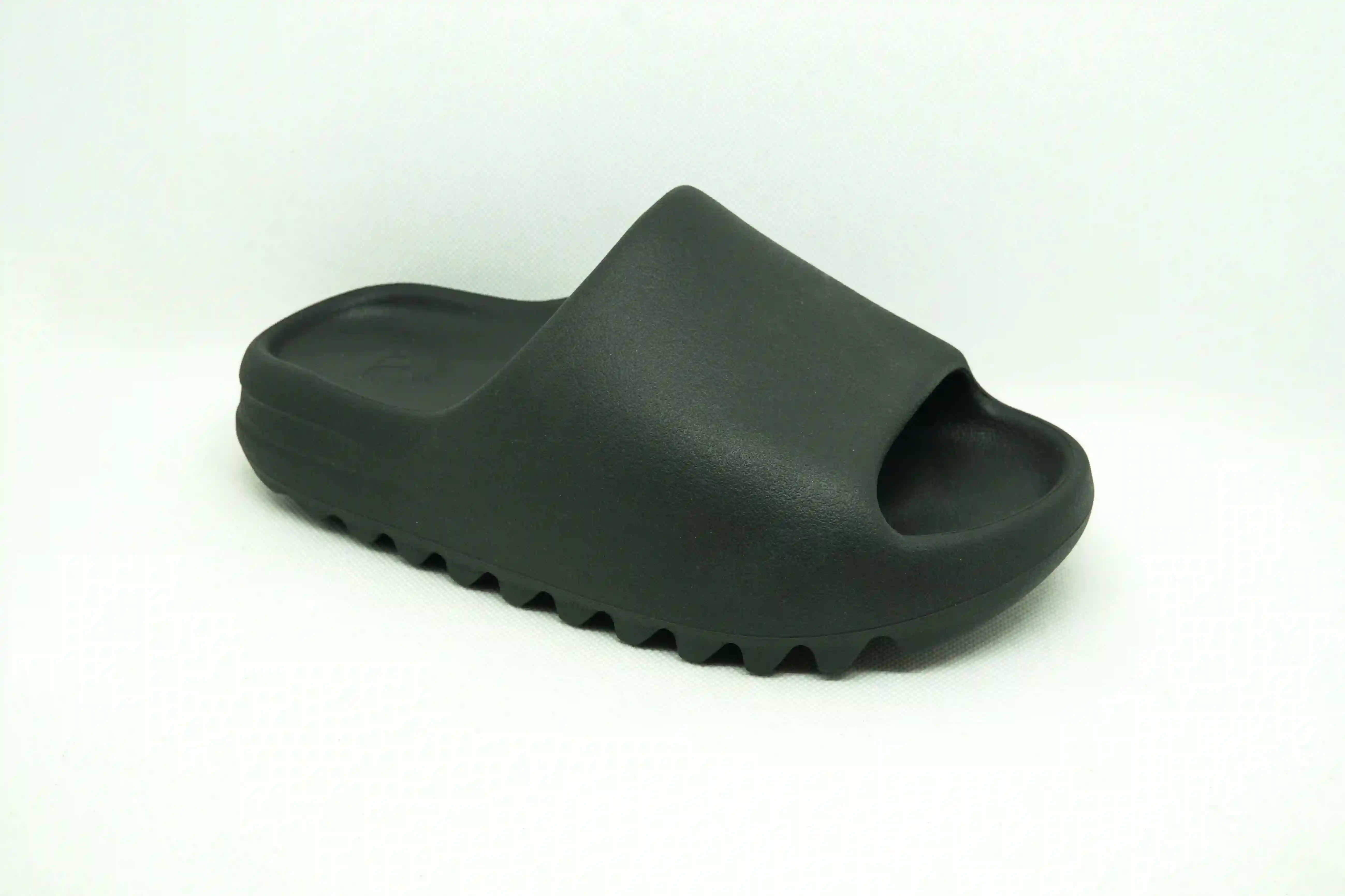 Yeezy SLIDES ÓNIX OSCURO
