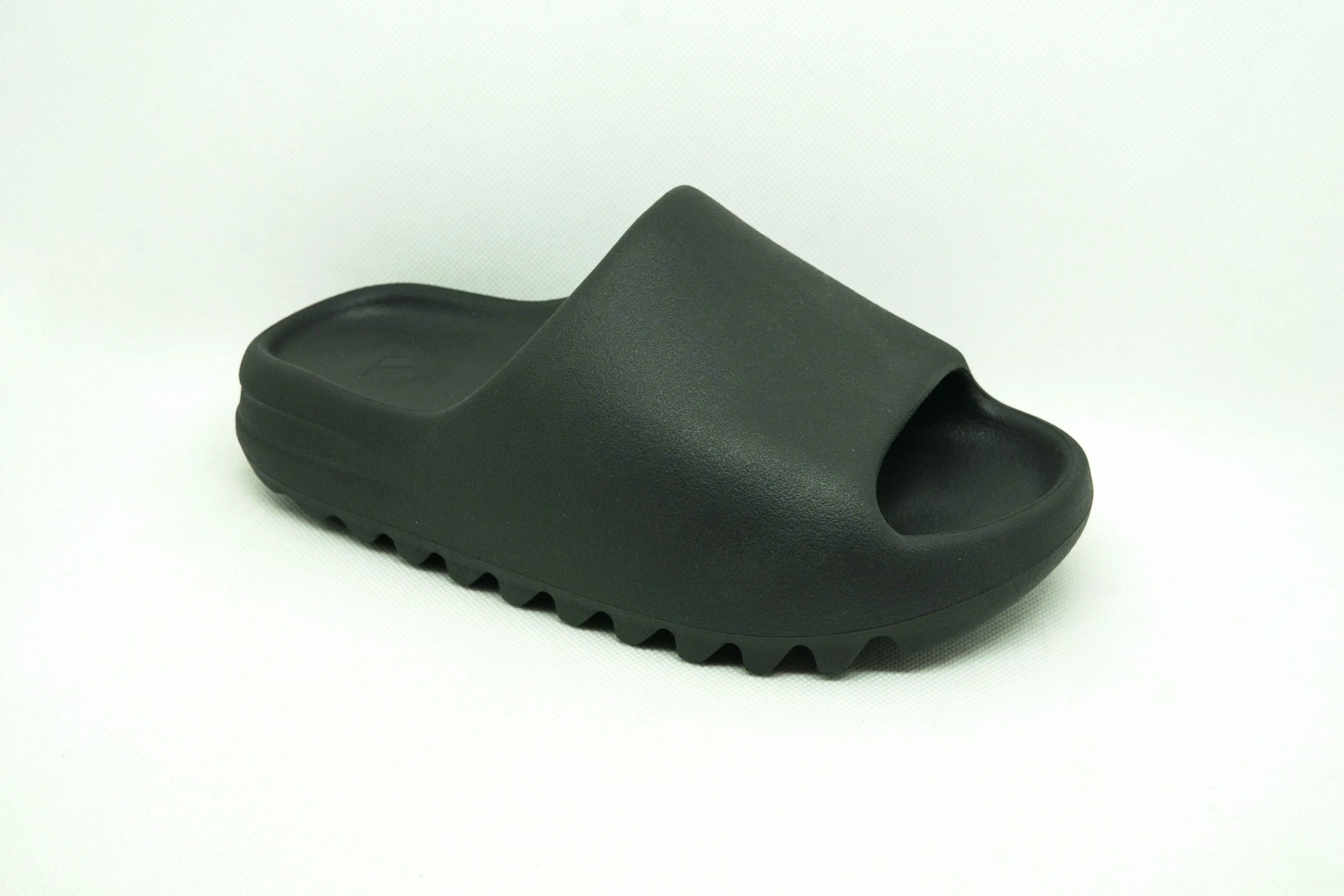 Yeezy SLIDES ÓNIX OSCURO