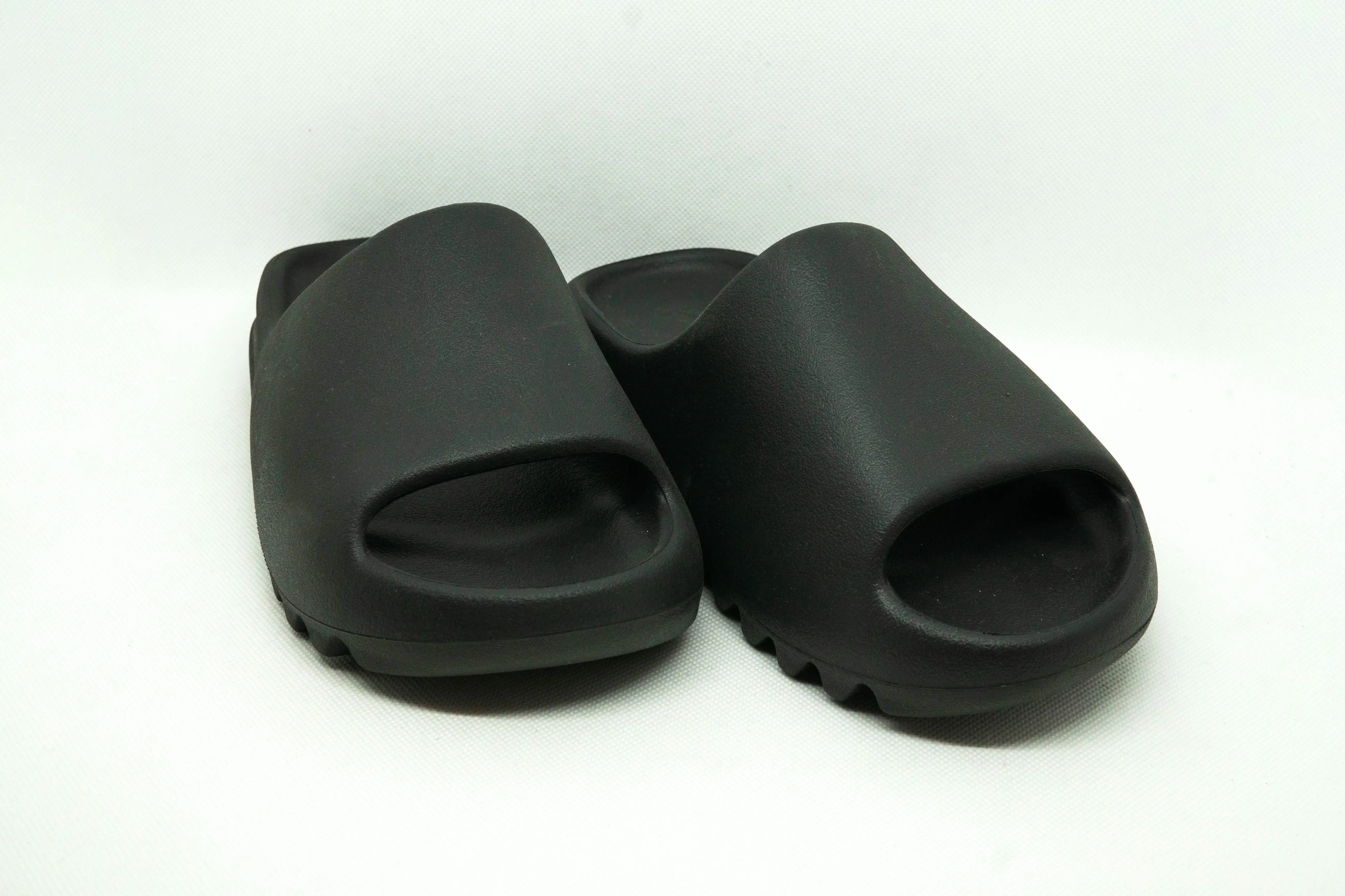 Yeezy SLIDES ÓNIX OSCURO - Imagen 2