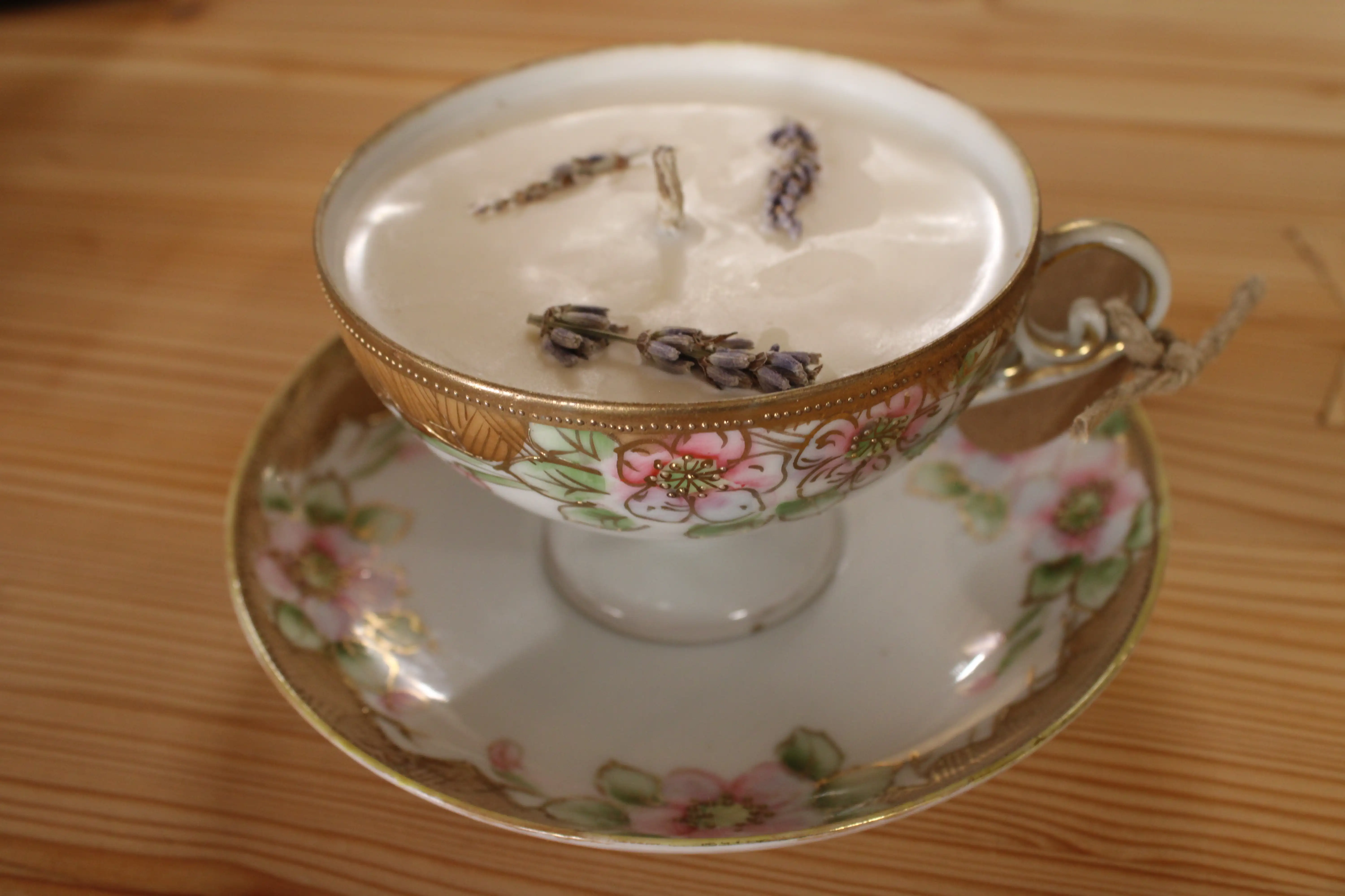 Vela de lavanda en taza