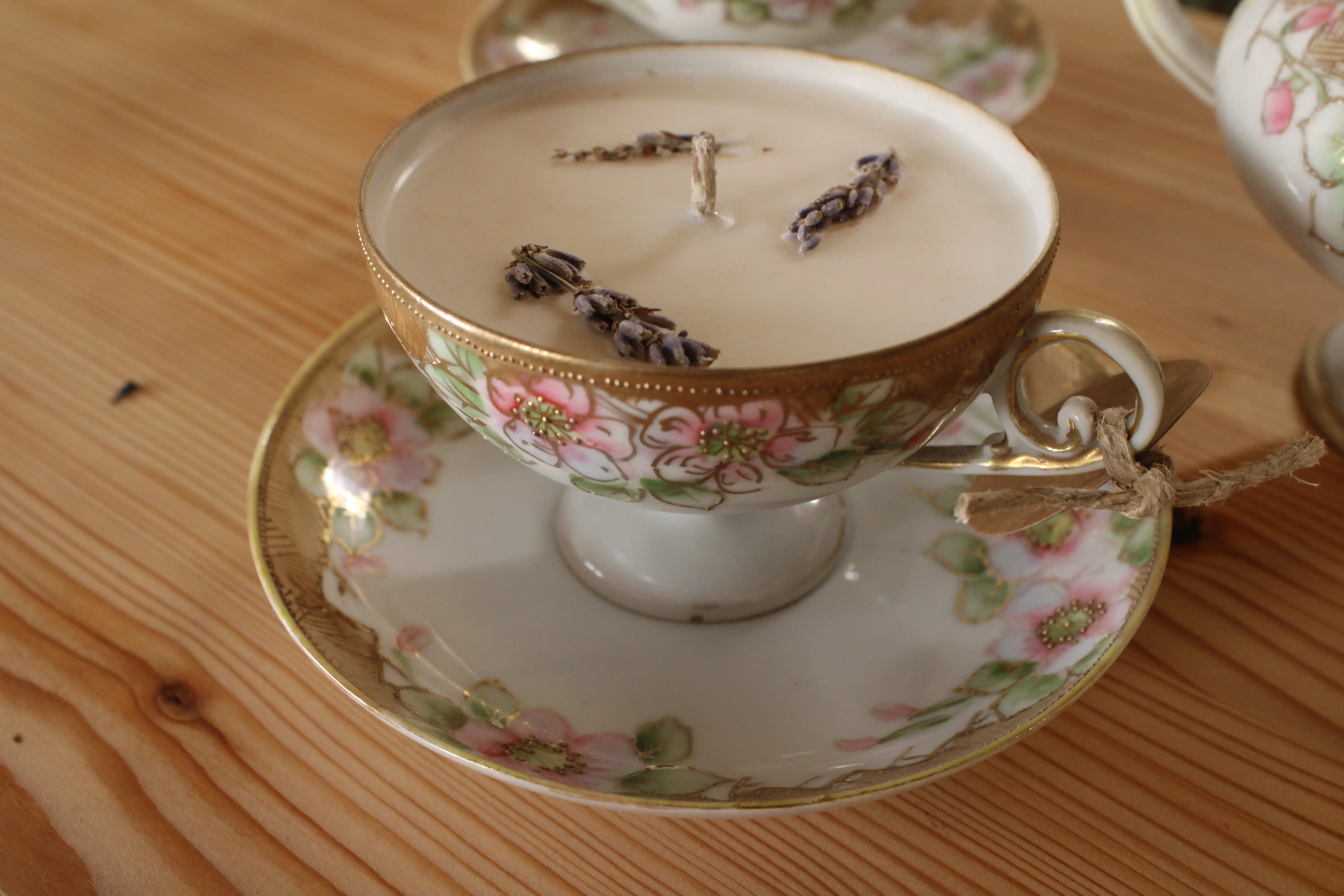 Vela de lavanda en taza - Imagen 2