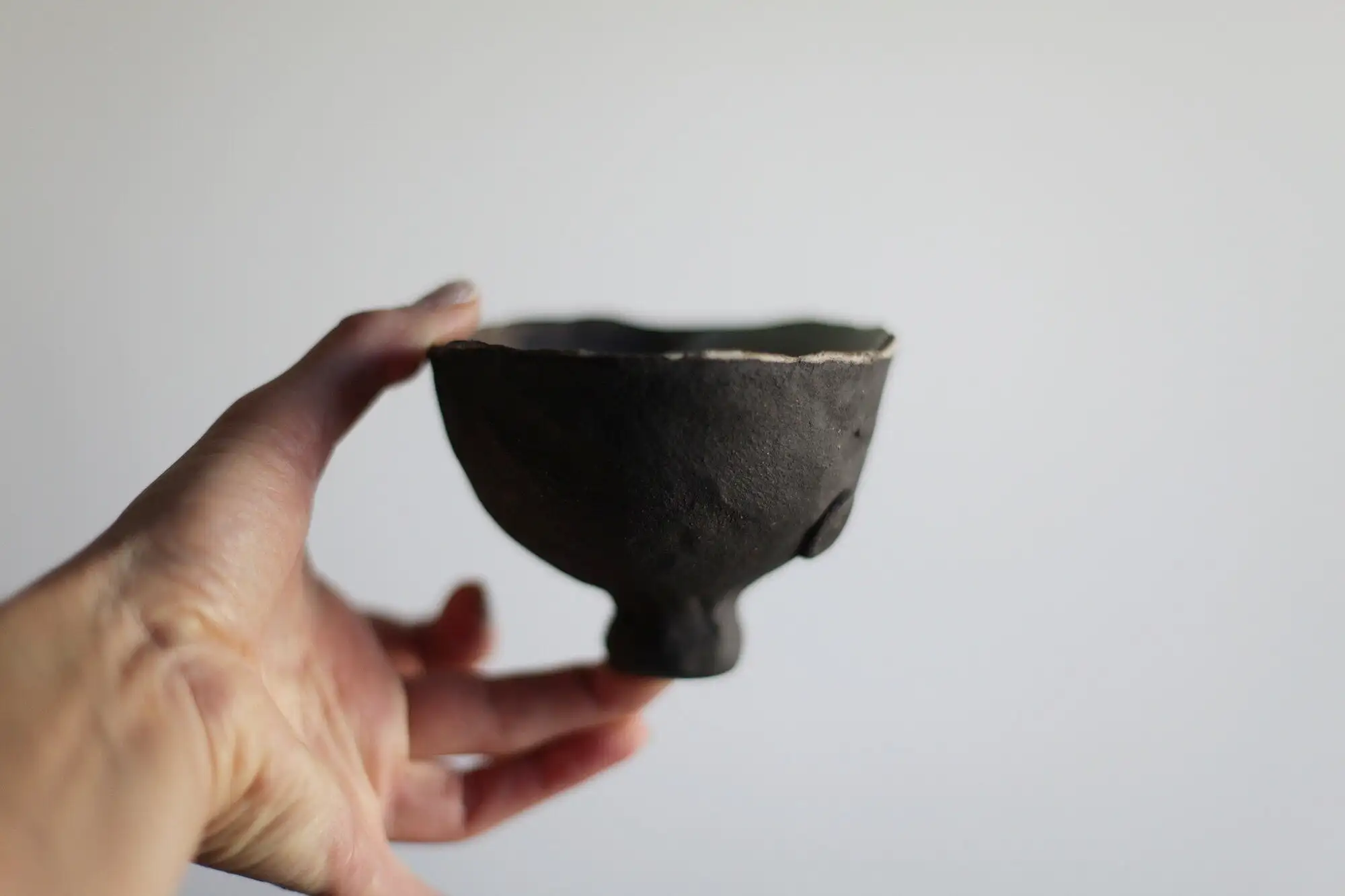 Tazón de té marrón oscuro, copa de vino. - Imagen 3