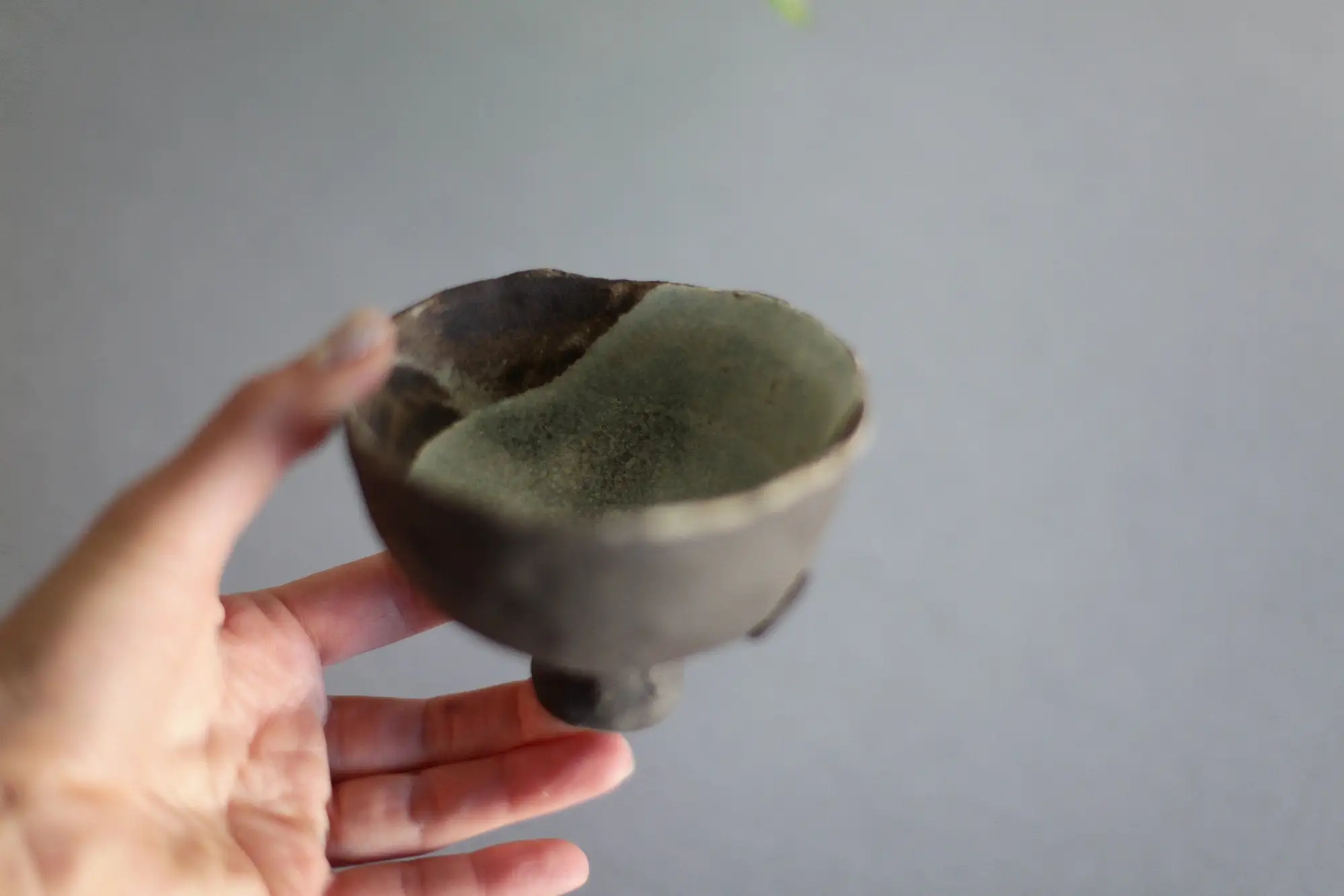 Tazón de té marrón oscuro, copa de vino. - Imagen 4