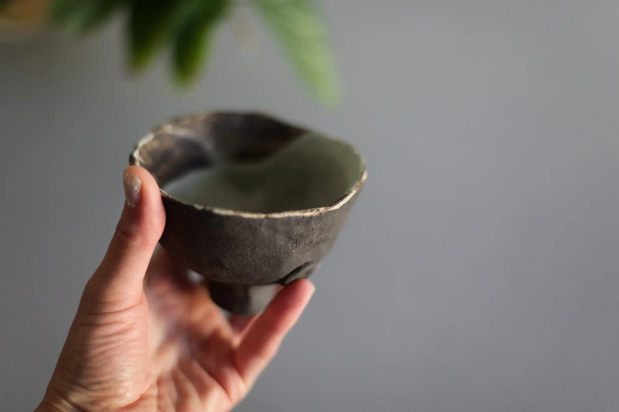 Tazón de té marrón oscuro, copa de vino. - Imagen 5