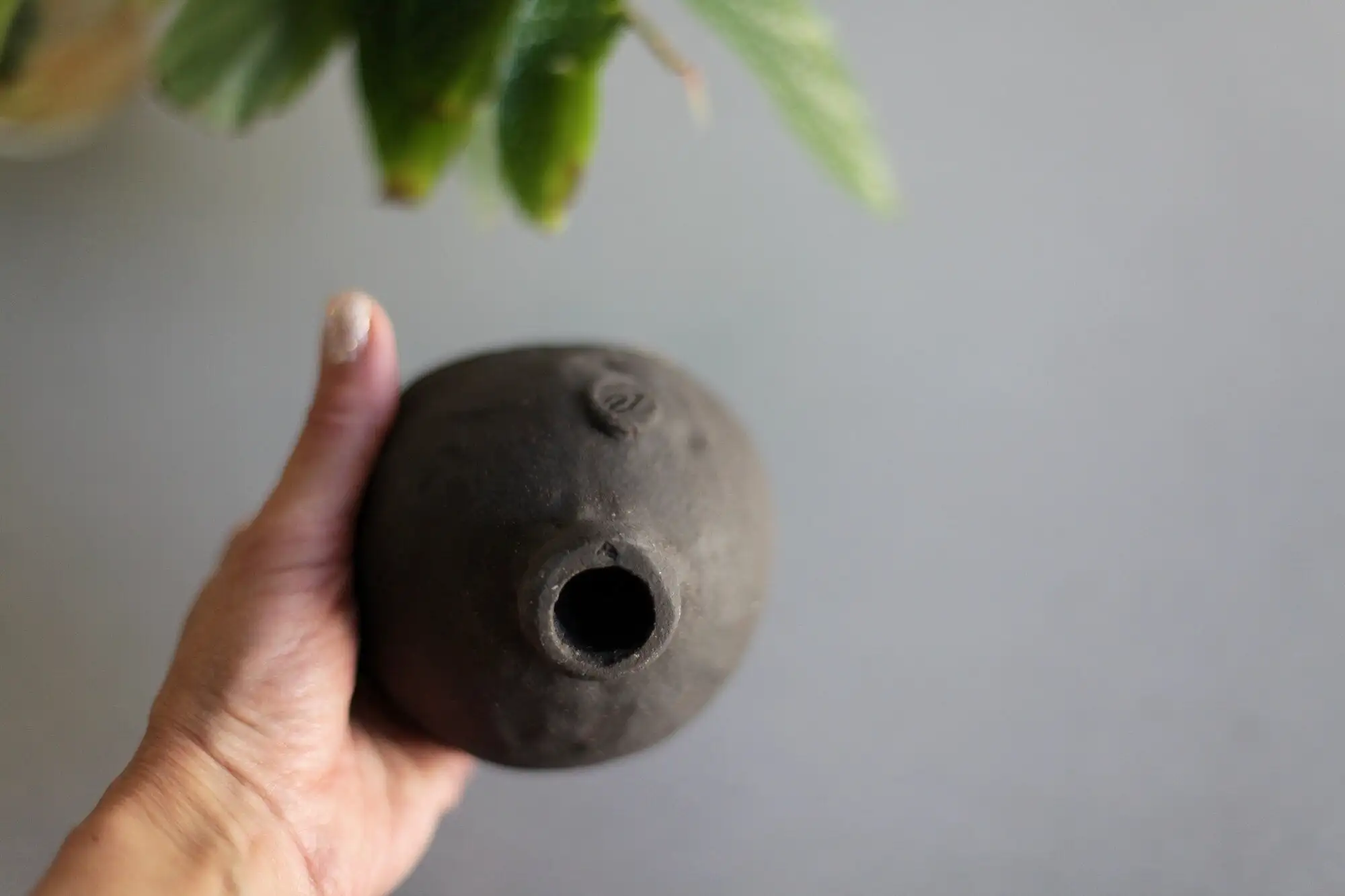 Tazón de té marrón oscuro, copa de vino. - Imagen 7