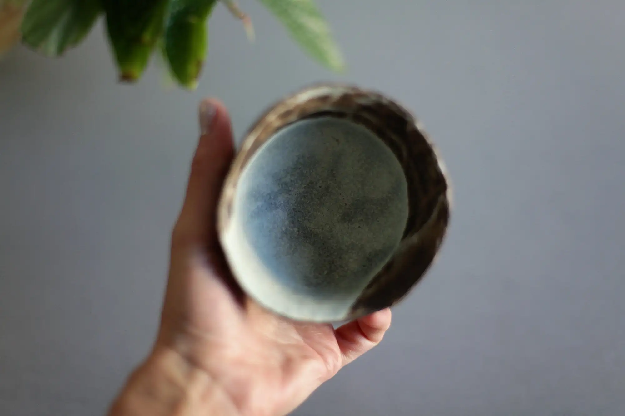 Tazón de té marrón oscuro, copa de vino. - Imagen 9