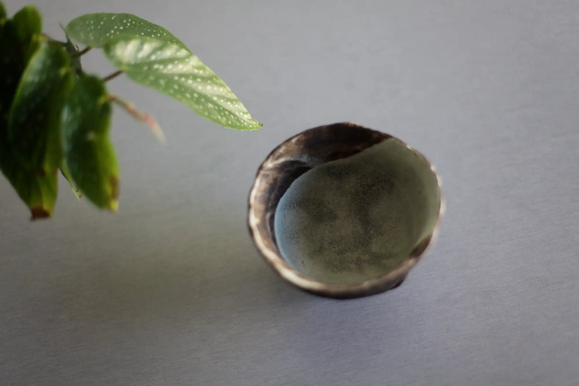 Tazón de té marrón oscuro, copa de vino. - Imagen 10