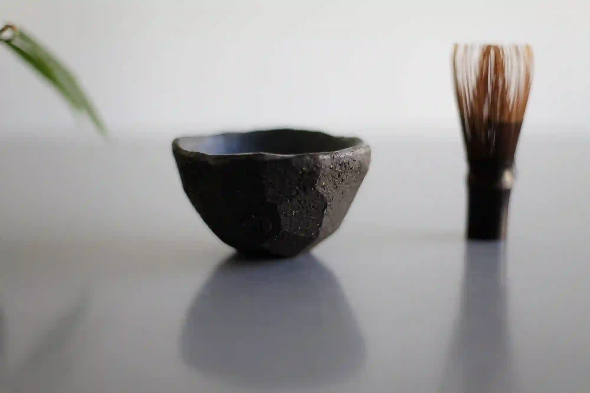 Tazón de té marrón facetado